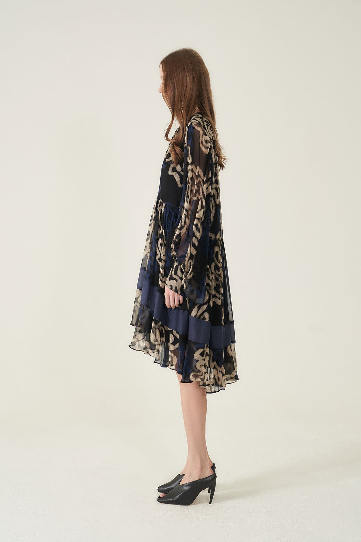 [CAHIERS 26SS] Art Graphic Chiffon Silk Layered Long-Sleeve Dress — vue 4