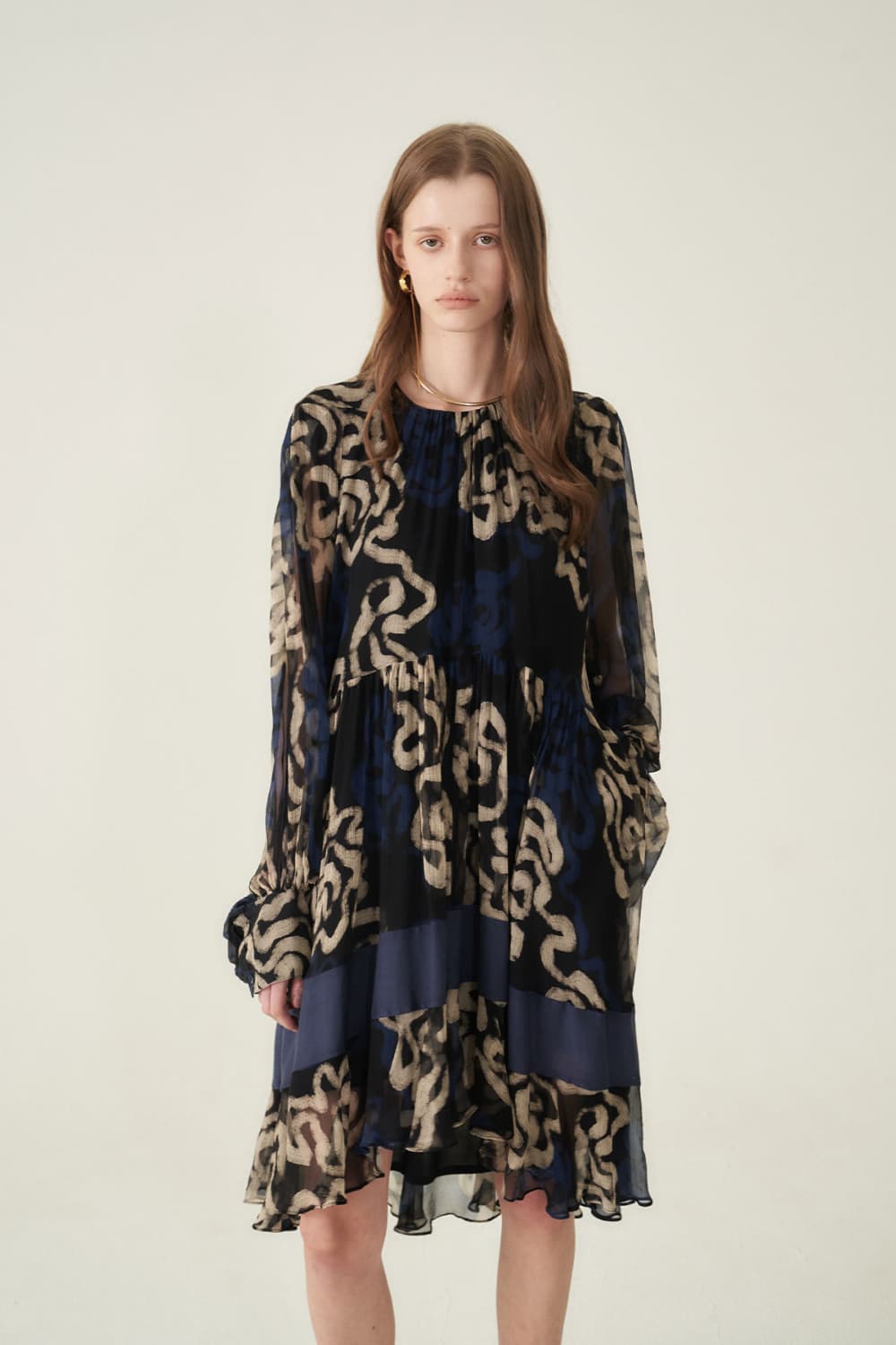 [CAHIERS 26SS] Art Graphic Chiffon Silk Layered Long-Sleeve Dress — vue 9