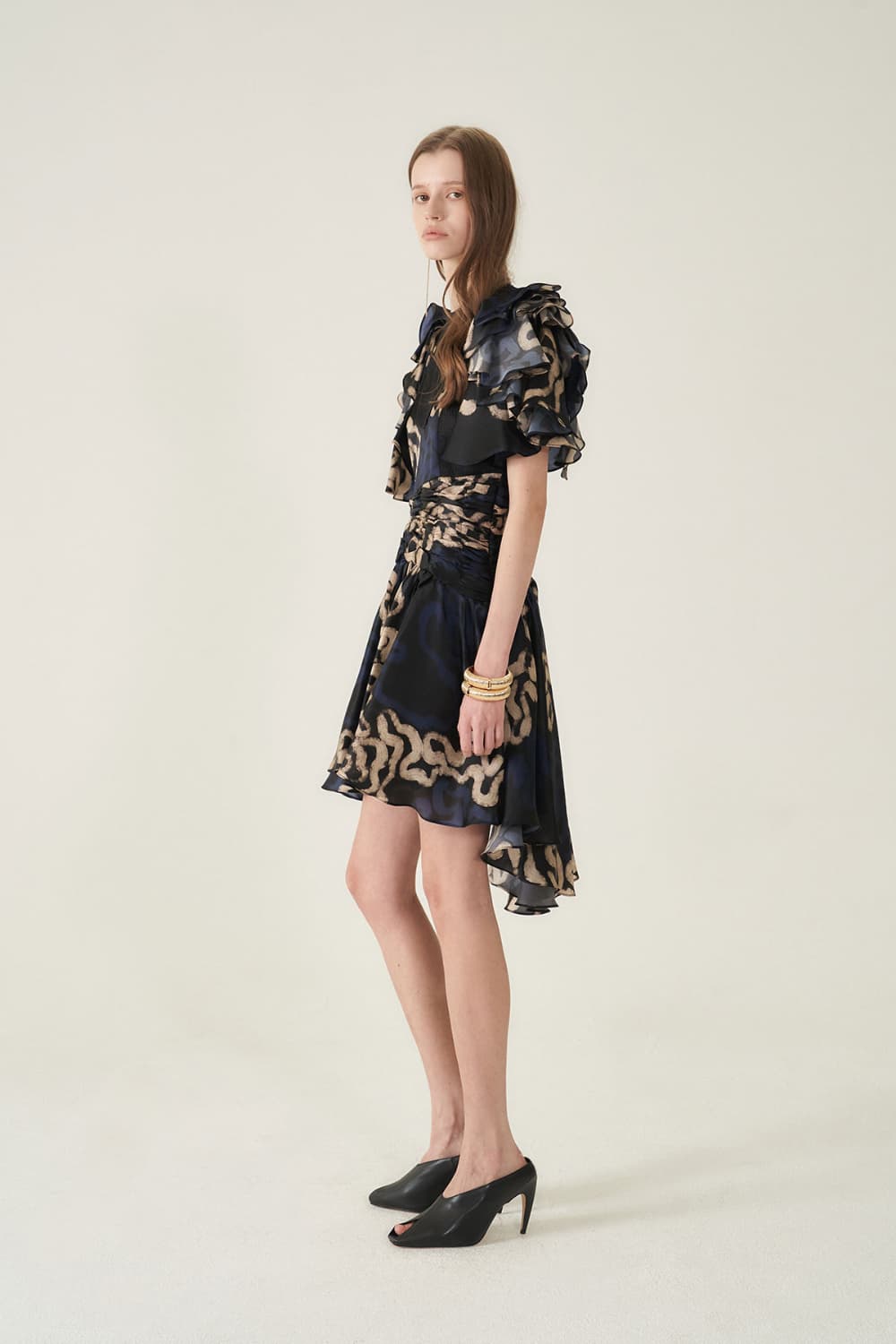 [CAHIERS 26SS] Art Graphic Satin Silk Ruffle Sleeve Asymmetric Dress — vue 15