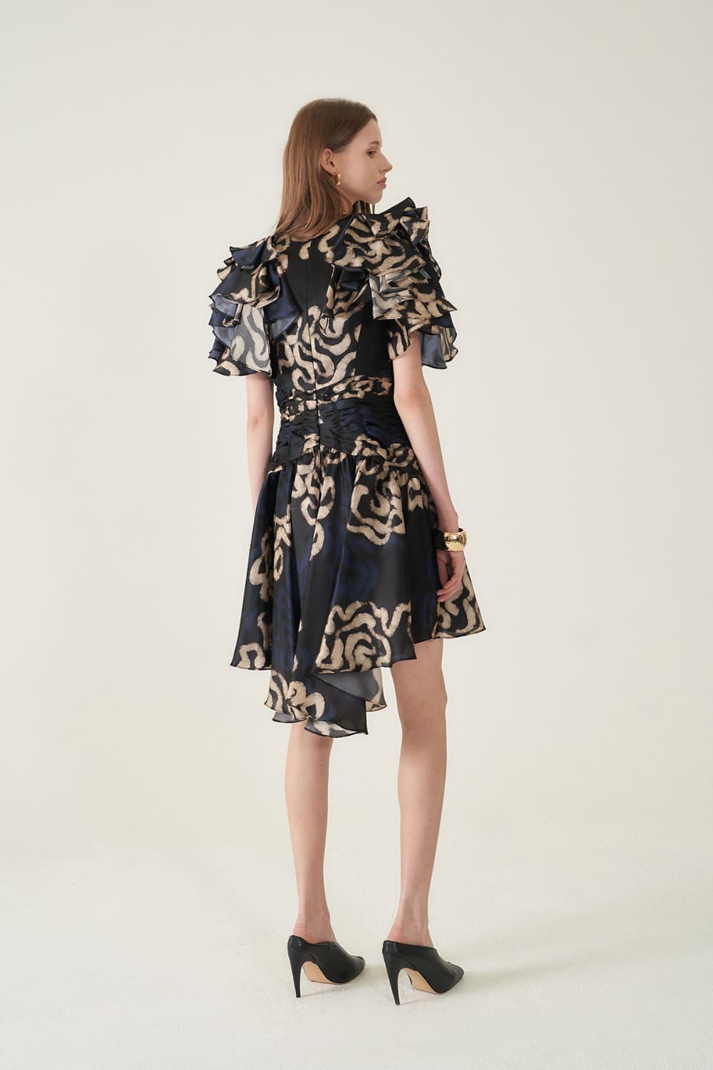 [CAHIERS 26SS] Art Graphic Satin Silk Ruffle Sleeve Asymmetric Dress — vue 17