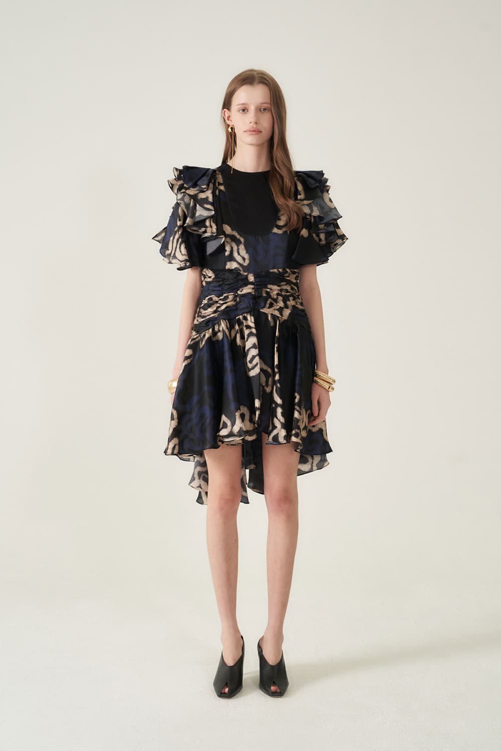 [CAHIERS 26SS] Art Graphic Satin Silk Ruffle Sleeve Asymmetric Dress — vue 18