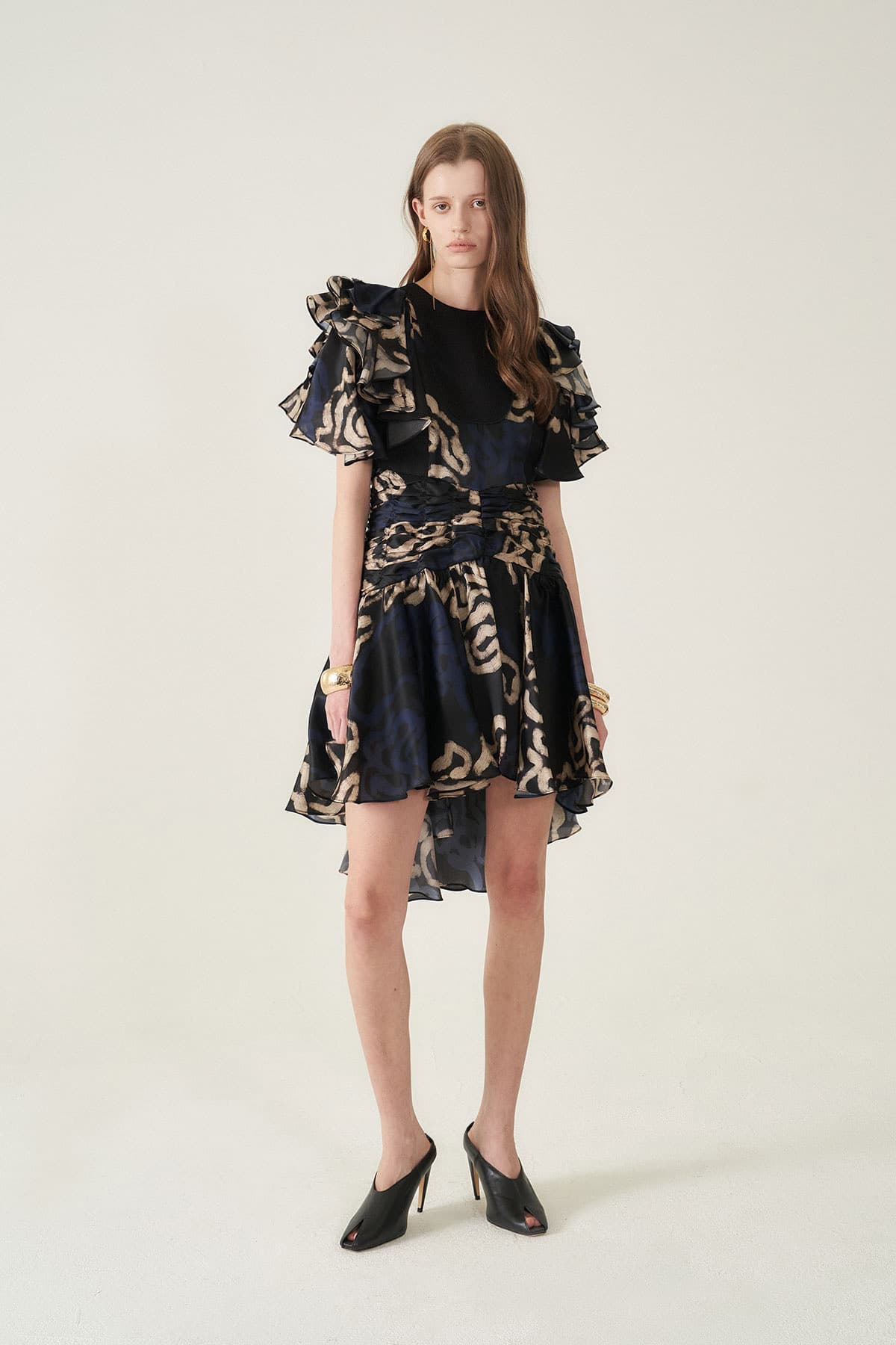 [CAHIERS 26SS] Art Graphic Satin Silk Ruffle Sleeve Asymmetric Dress — vue 3