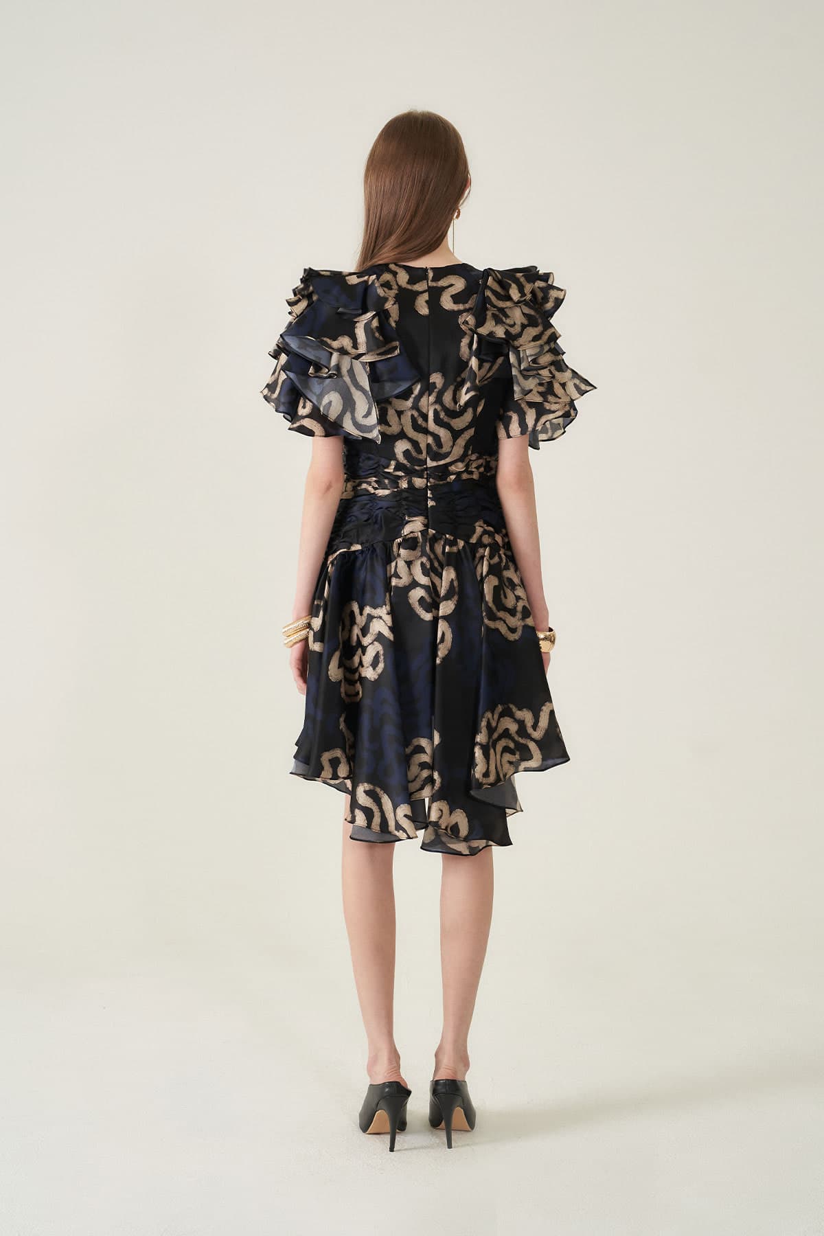 [CAHIERS 26SS] Art Graphic Satin Silk Ruffle Sleeve Asymmetric Dress — vue 5