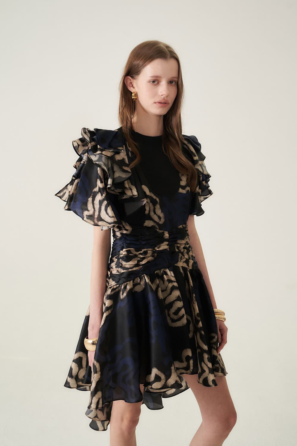 [CAHIERS 26SS] Art Graphic Satin Silk Ruffle Sleeve Asymmetric Dress — vue 9
