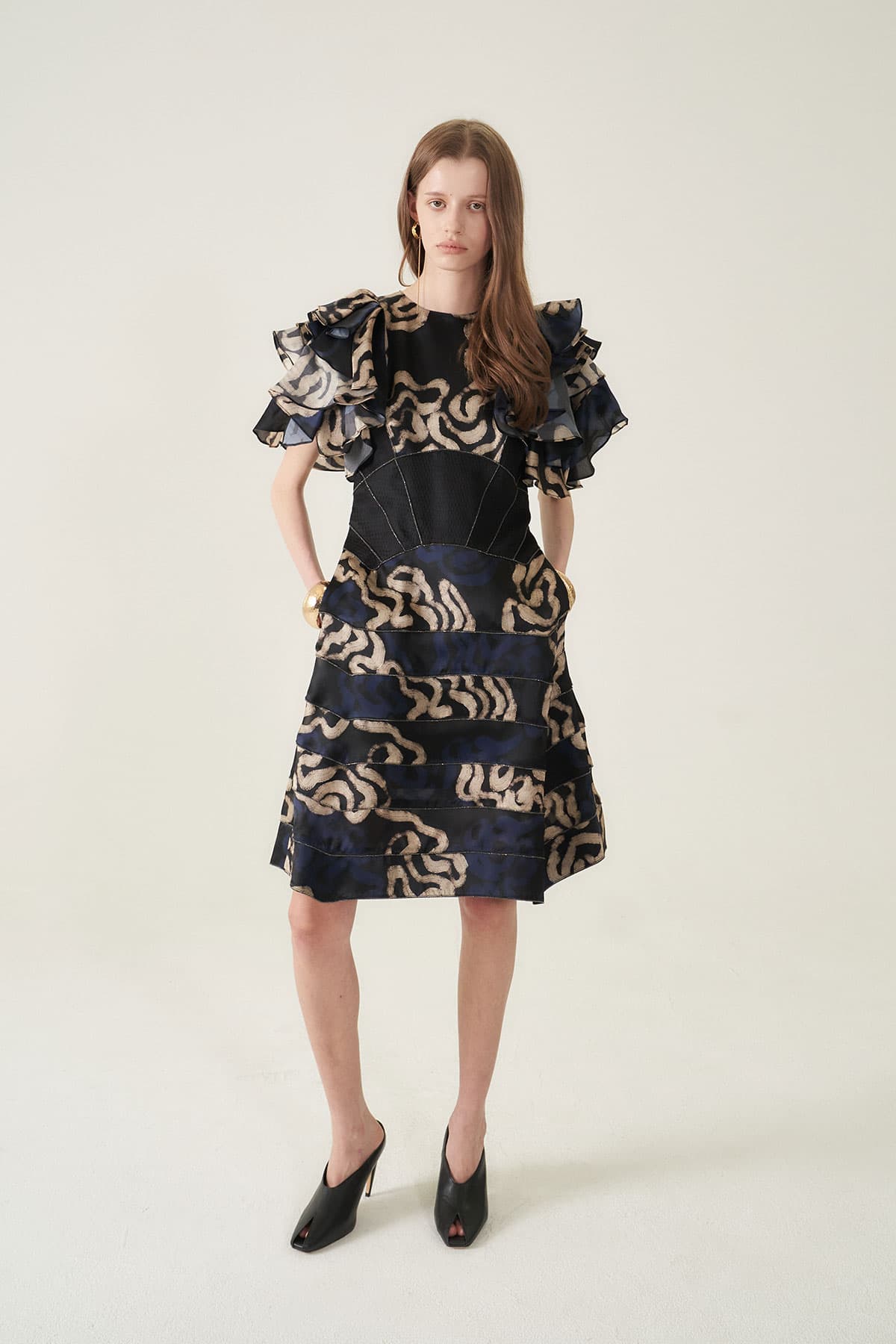 [CAHIERS 26SS] Art Graphic Trimming Detail Open-Back Dress — vue 3