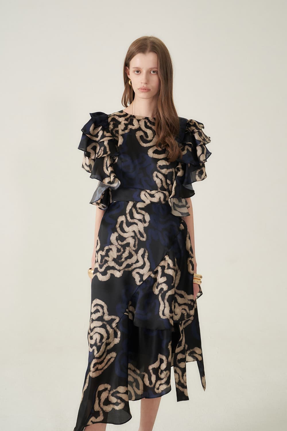 [CAHIERS 26SS] Art Graphic Satin Silk Asymmetric Flare Dress — vue 11