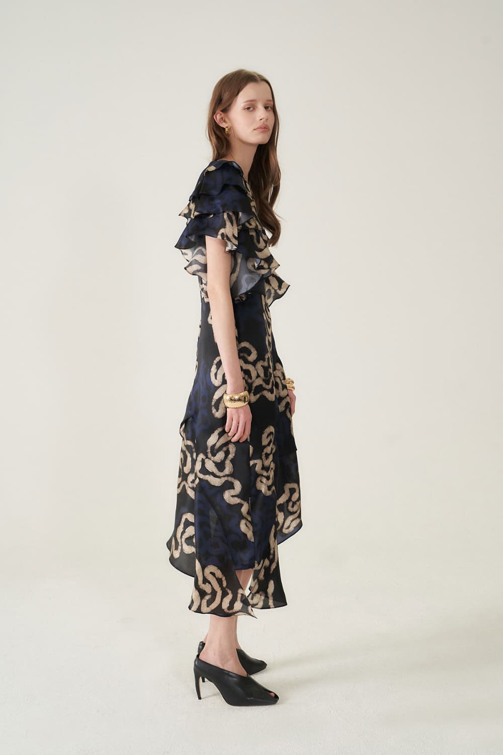 [CAHIERS 26SS] Art Graphic Satin Silk Asymmetric Flare Dress — vue 13