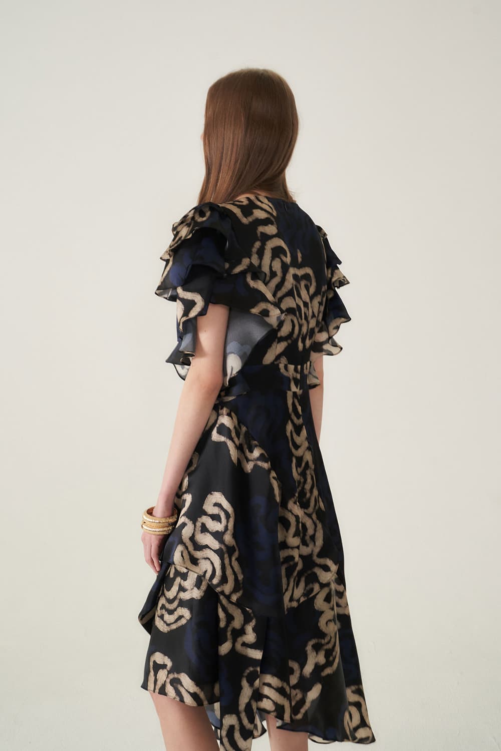 [CAHIERS 26SS] Art Graphic Satin Silk Asymmetric Flare Dress — vue 15