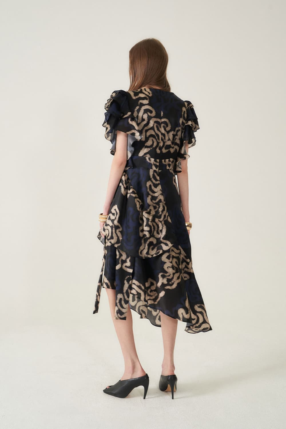 [CAHIERS 26SS] Art Graphic Satin Silk Asymmetric Flare Dress — vue 16
