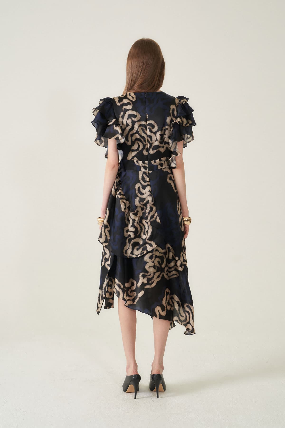 [CAHIERS 26SS] Art Graphic Satin Silk Asymmetric Flare Dress — vue 5