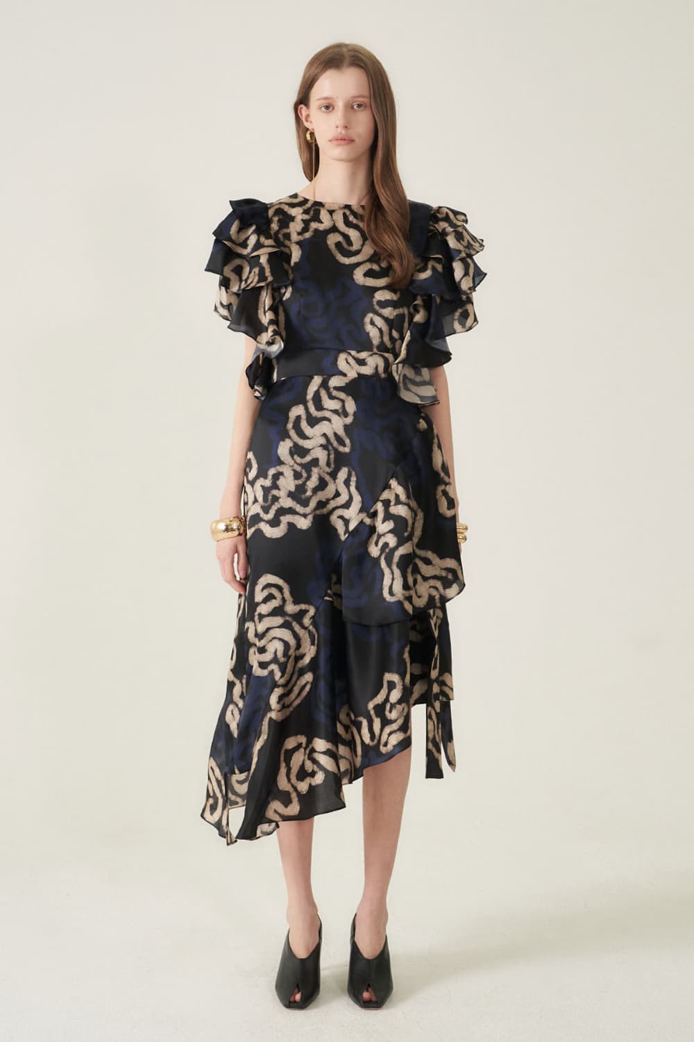 [CAHIERS 26SS] Art Graphic Satin Silk Asymmetric Flare Dress — vue 7
