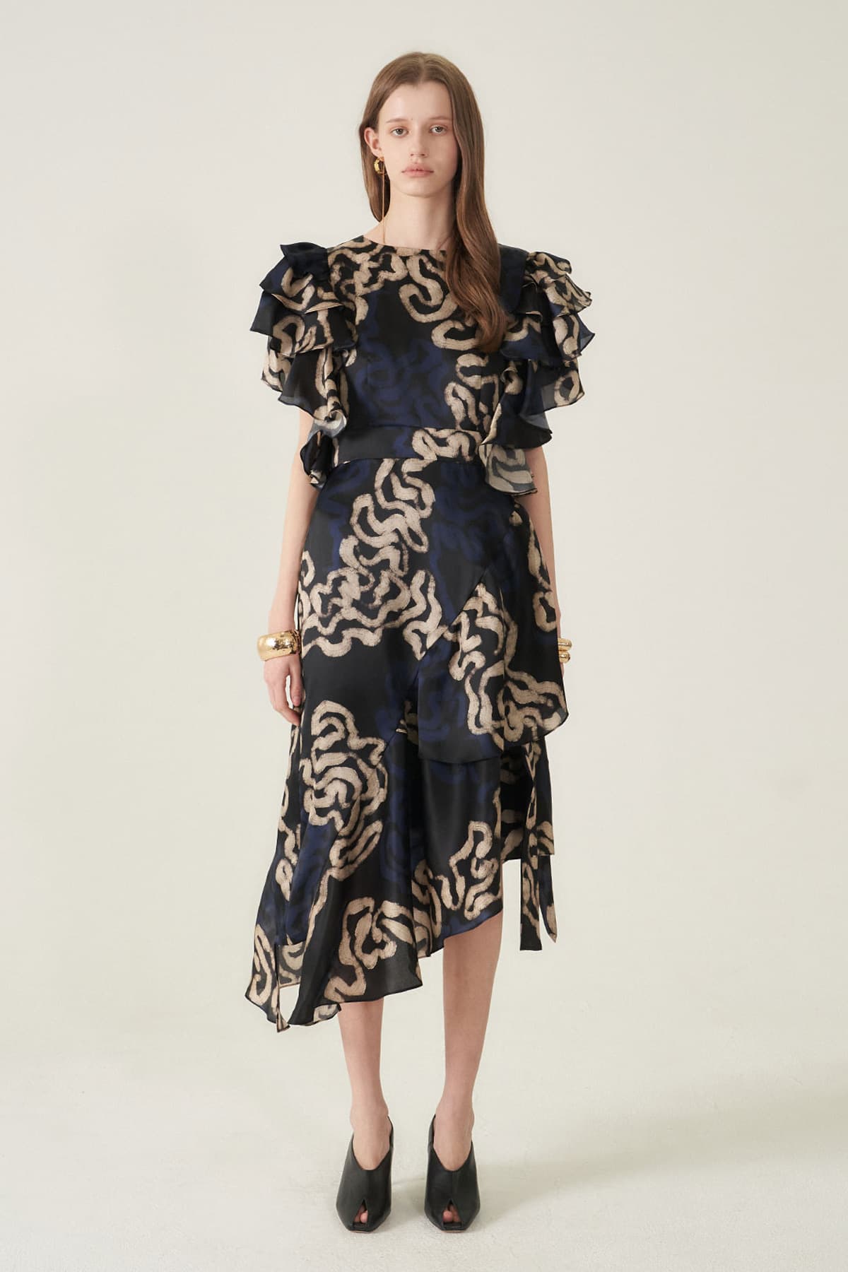 [CAHIERS 26SS] Art Graphic Satin Silk Asymmetric Flare Dress — vue 1