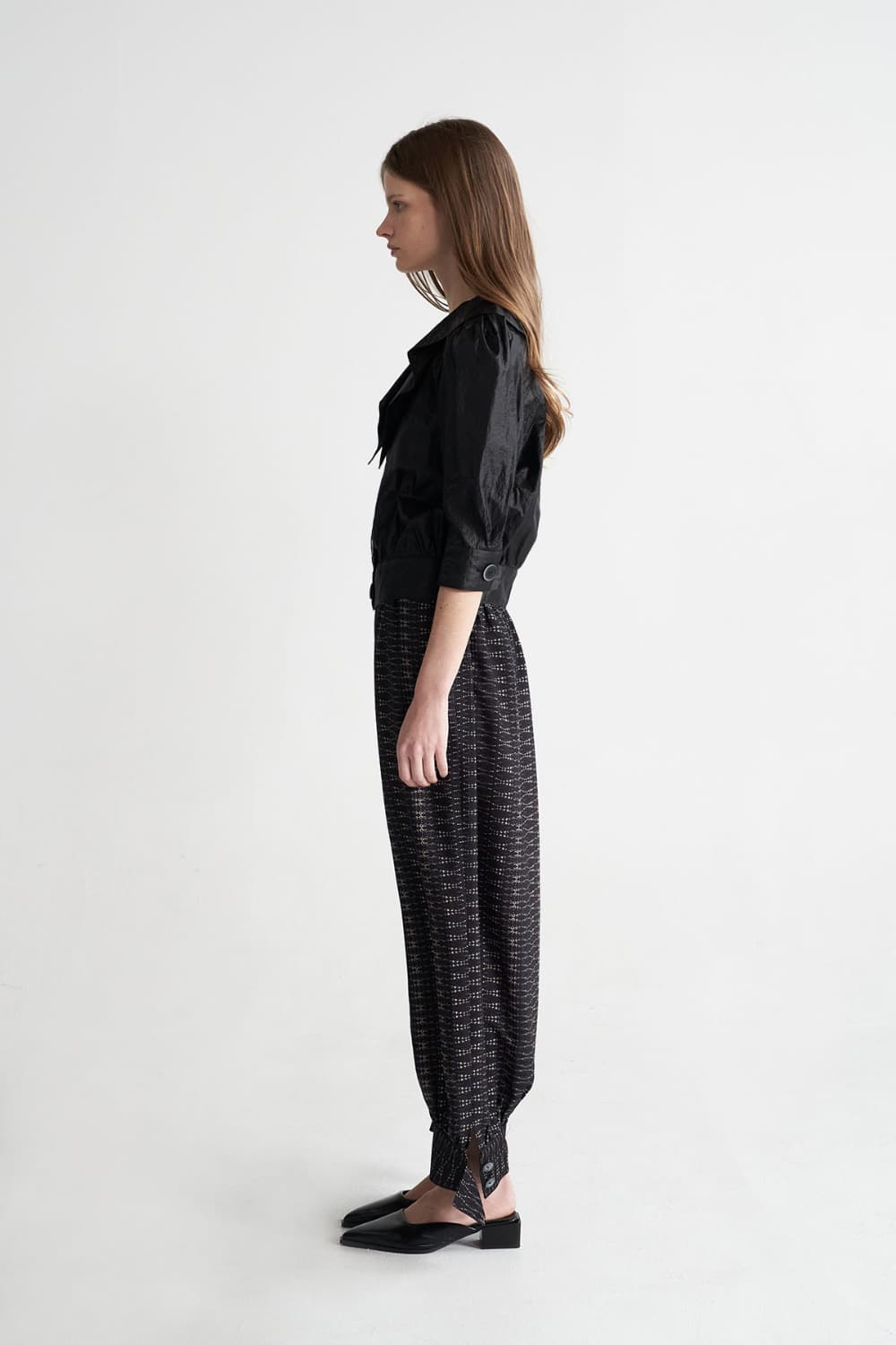 [CAHISIENNE 26SS] Glossy Ruffle Collar Volume Short Jacket — vue 14