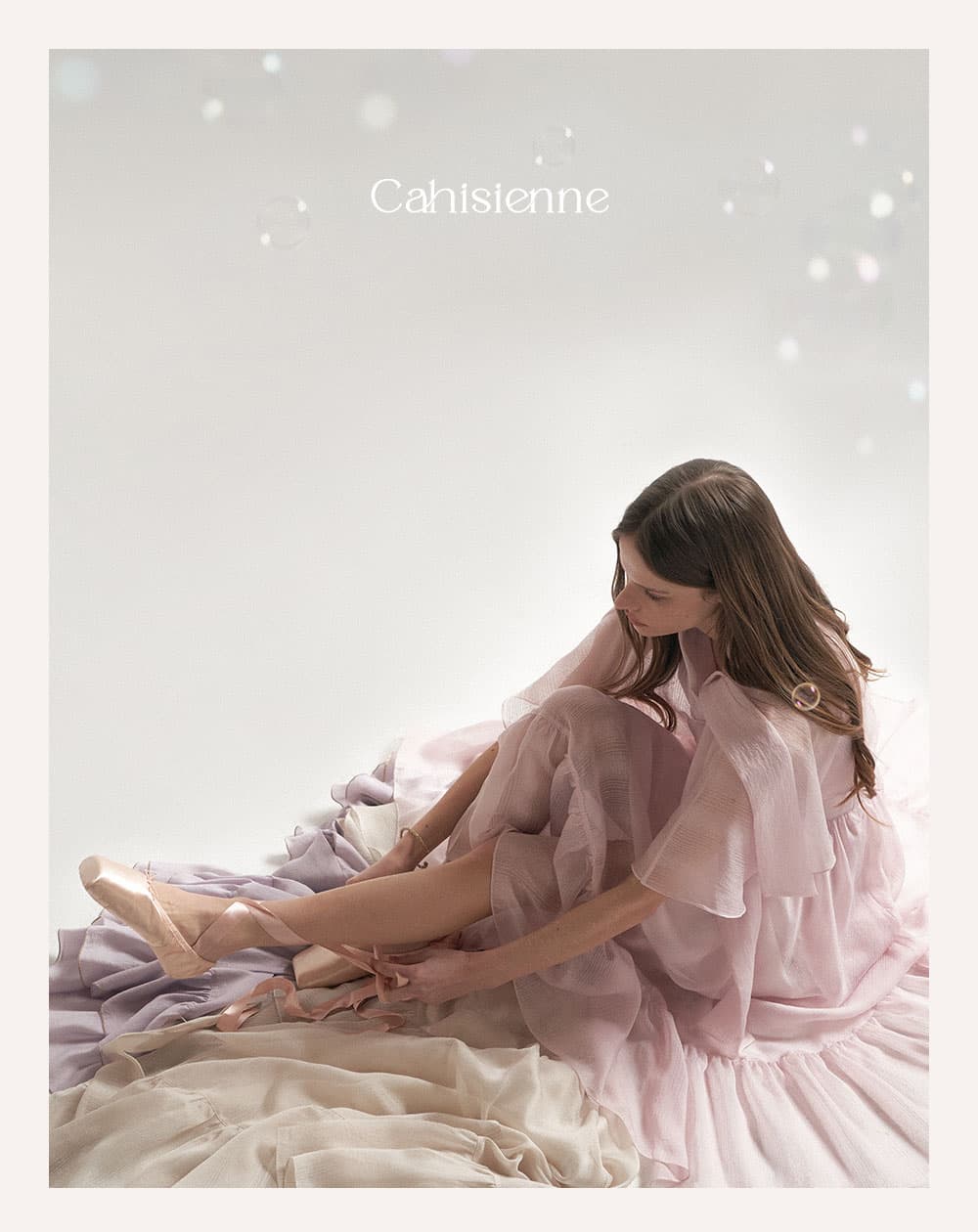 [CAHISIENNE 26SS] Glossy Ruffle Collar Volume Short Jacket — vue 6