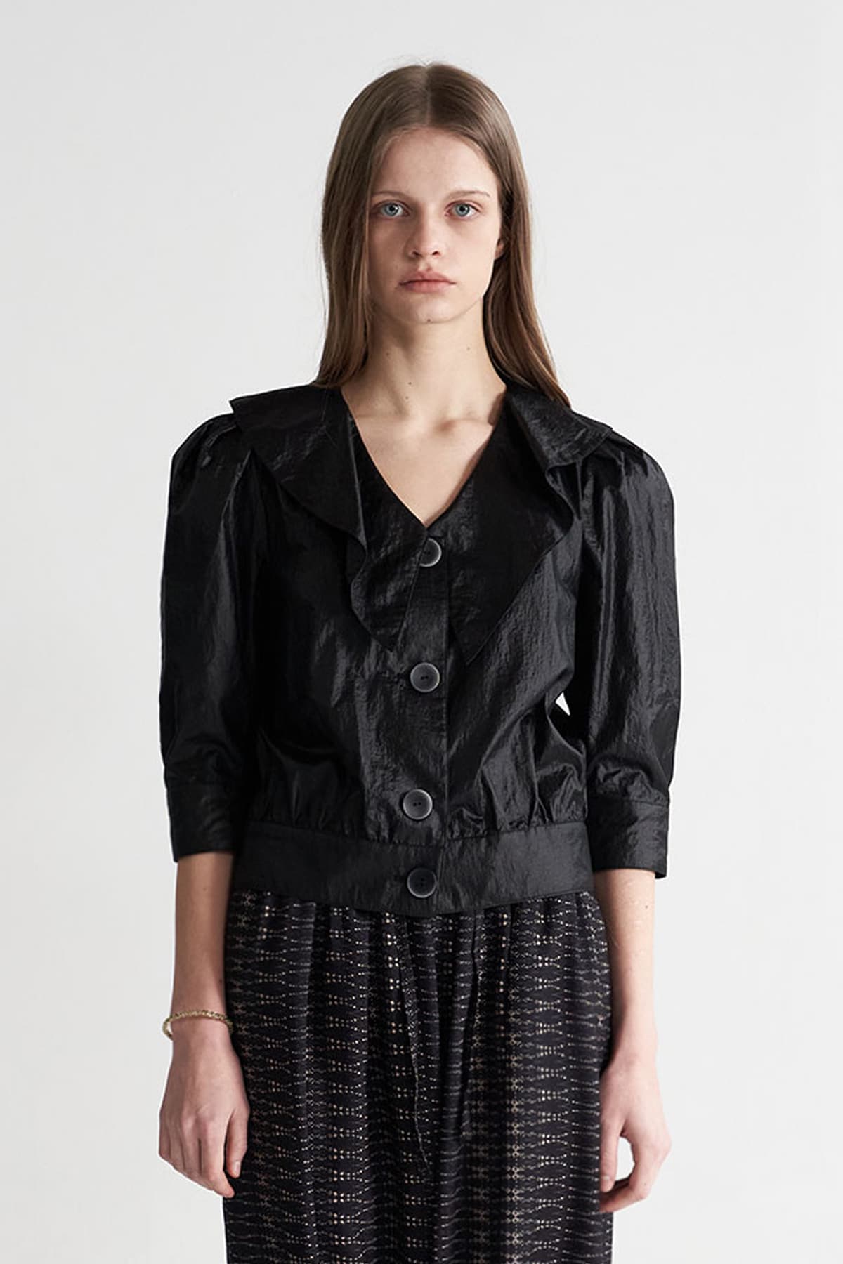 [CAHISIENNE 26SS] Glossy Ruffle Collar Volume Short Jacket
