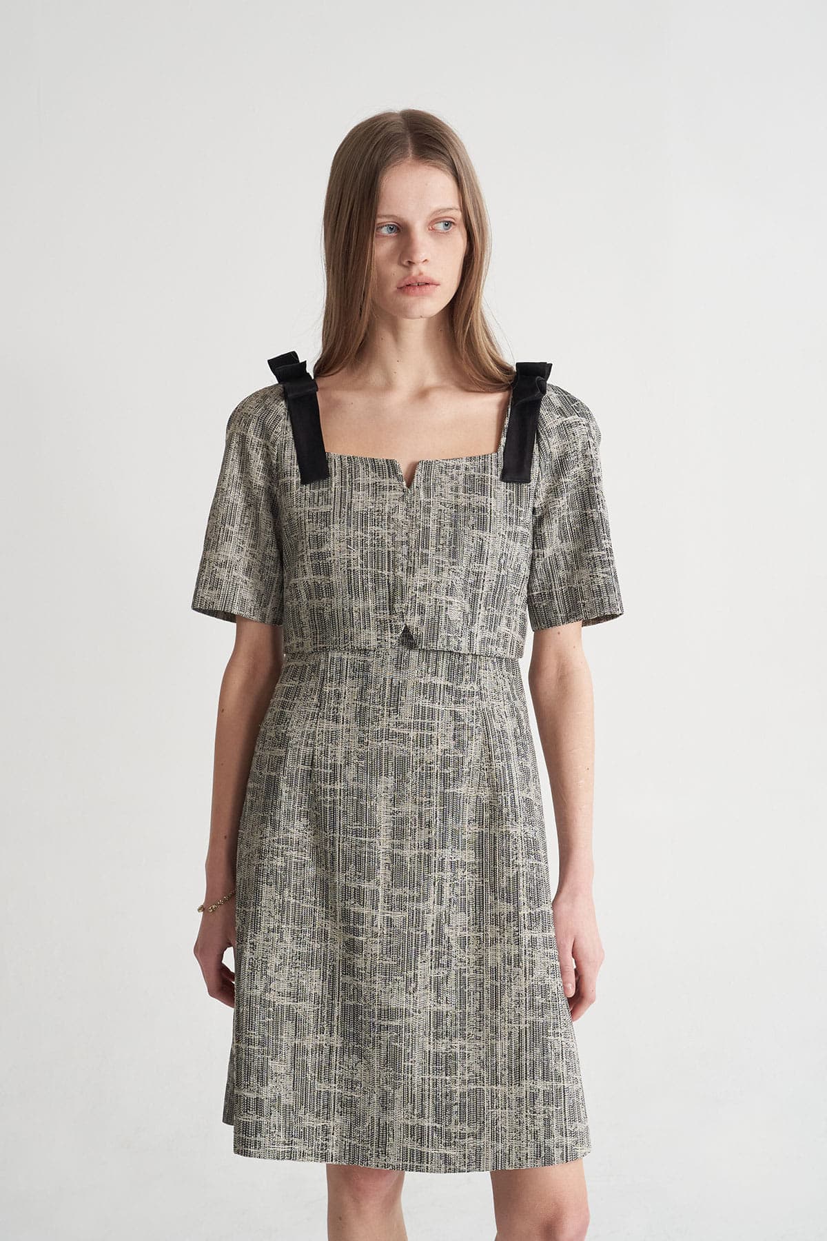 [CAHISIENNE 26SS] Black & Gray Mixed Denim Square-Neck Ribbon Dress — vue 2