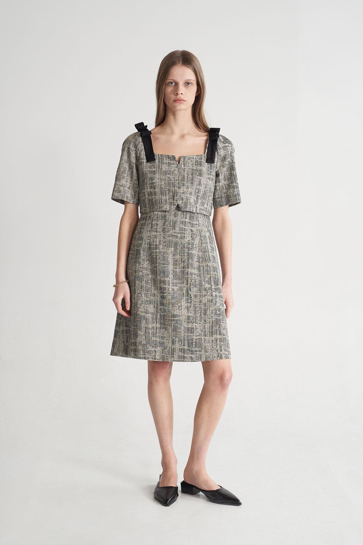 [CAHISIENNE 26SS] Black & Gray Mixed Denim Square-Neck Ribbon Dress — vue 3