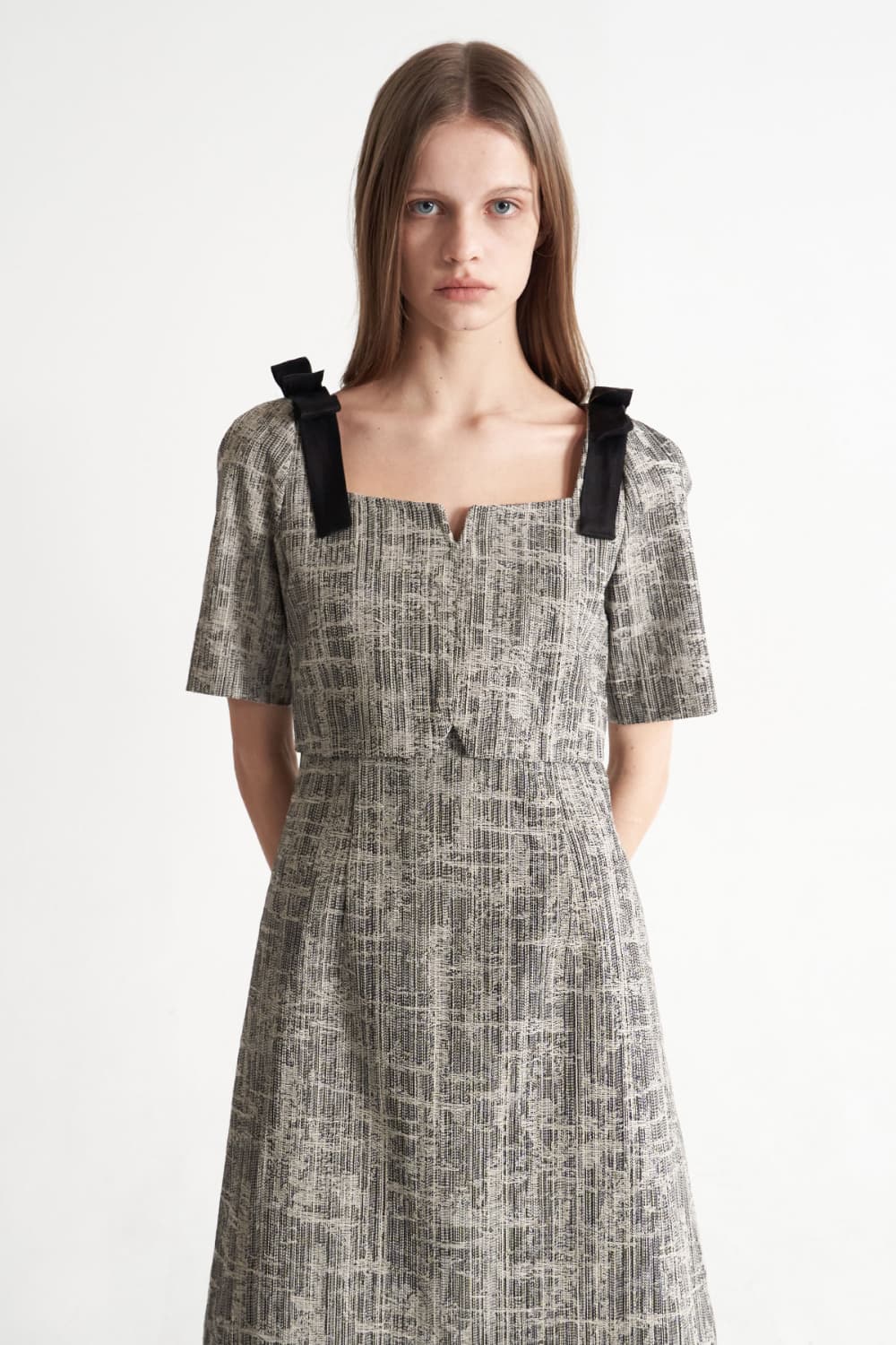 [CAHISIENNE 26SS] Black & Gray Mixed Denim Square-Neck Ribbon Dress — vue 7
