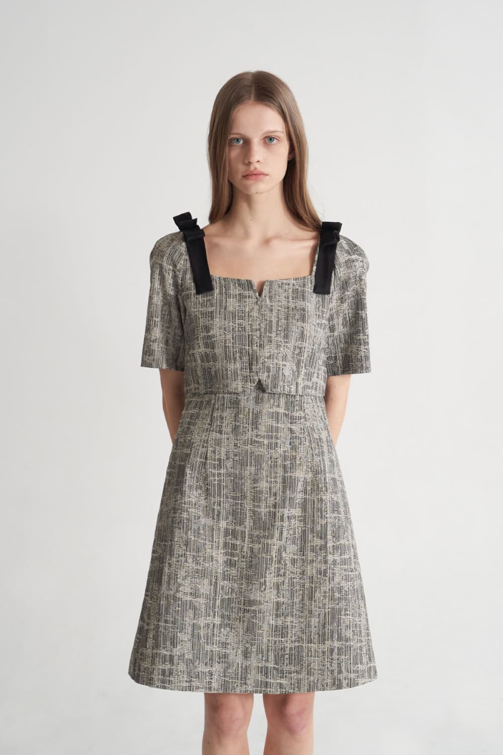 [CAHISIENNE 26SS] Black & Gray Mixed Denim Square-Neck Ribbon Dress — vue 8