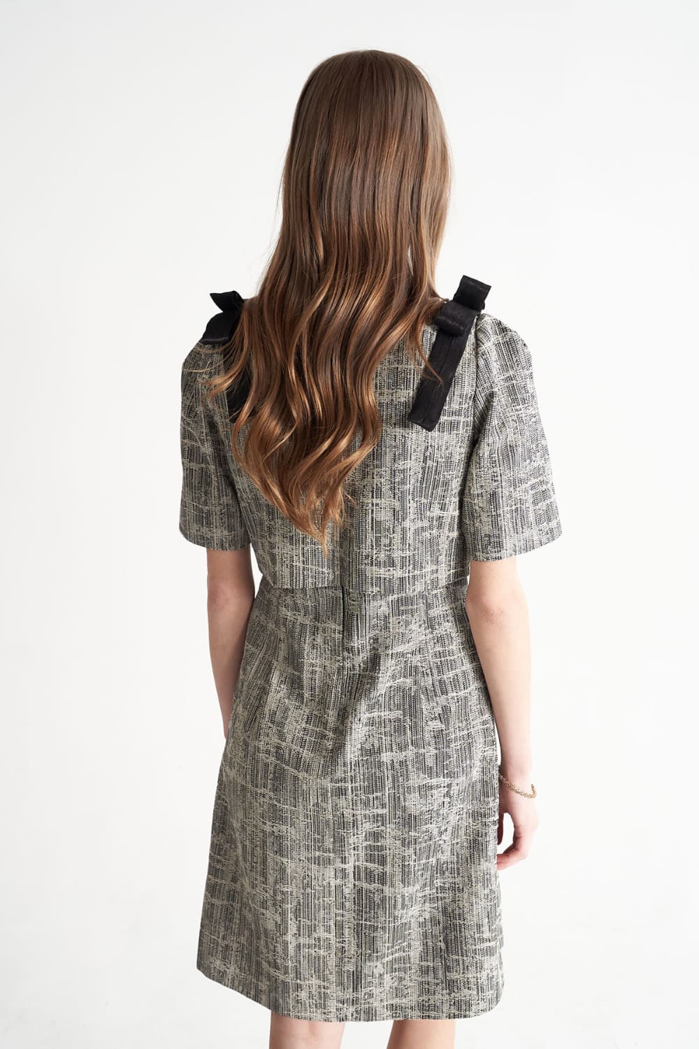 [CAHISIENNE 26SS] Black & Gray Mixed Denim Square-Neck Ribbon Dress — vue 10