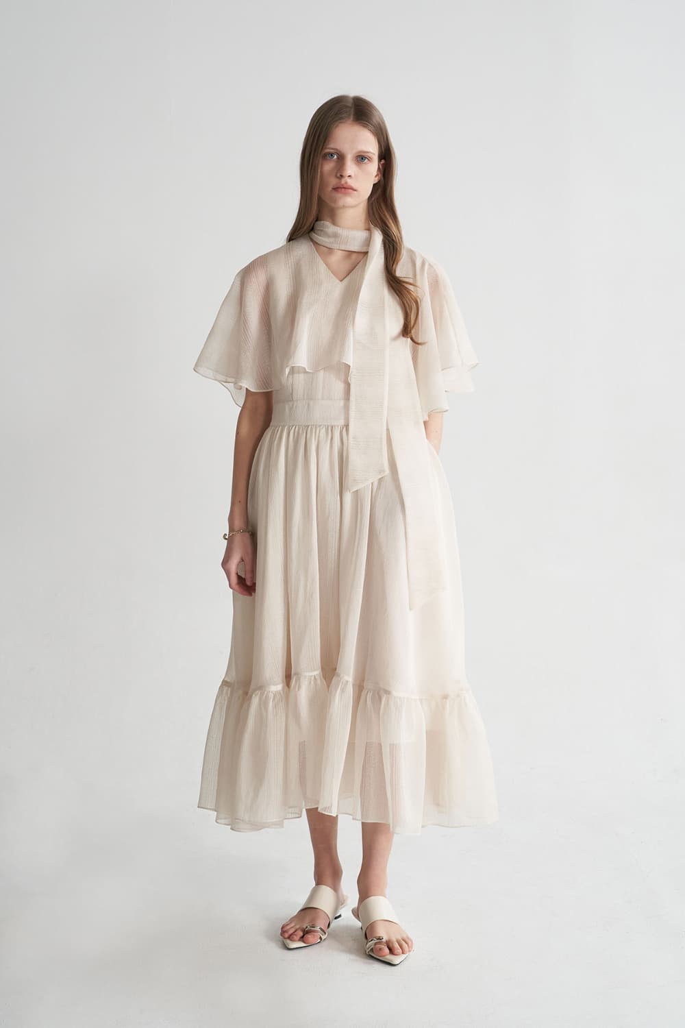 [CAHISIENNE 26SS] Structural Cape V-Neck Long Dress — vue 13