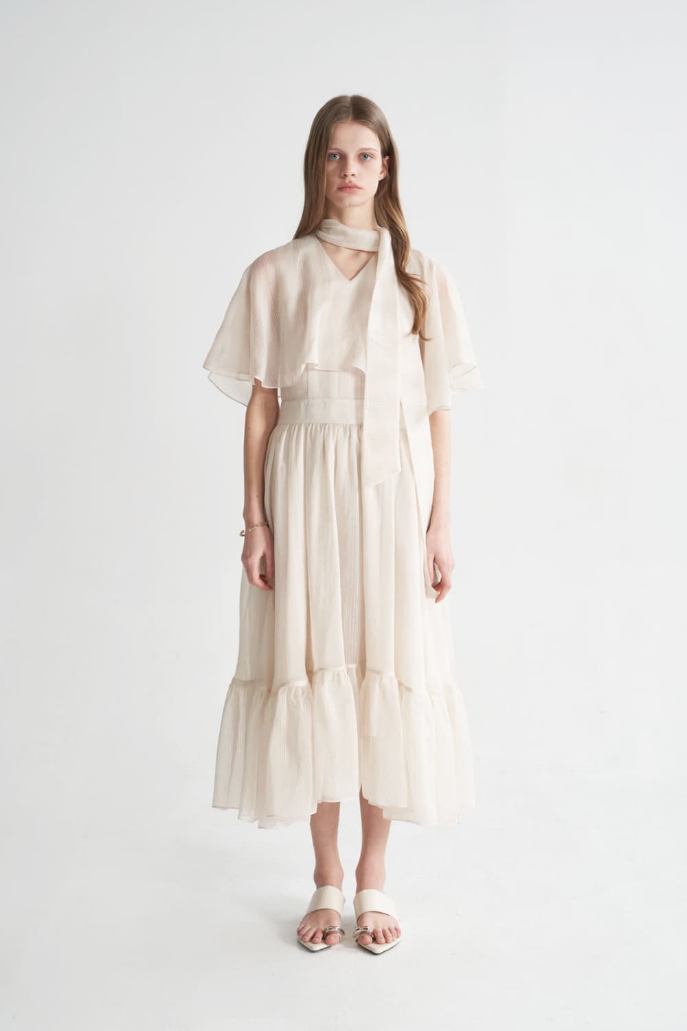 [CAHISIENNE 26SS] Structural Cape V-Neck Long Dress — vue 15