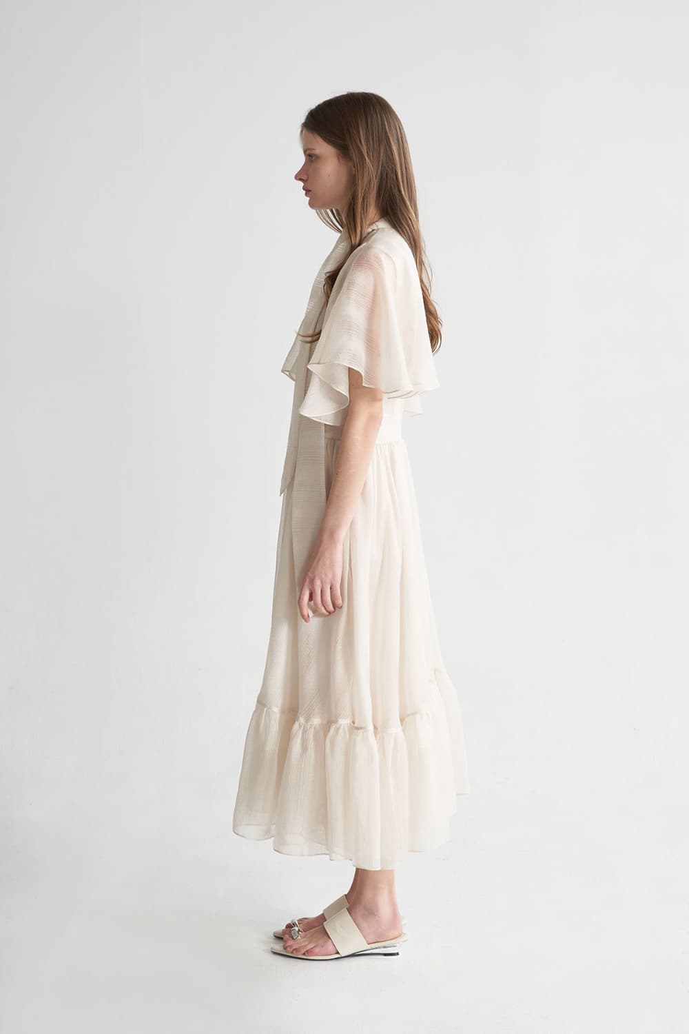 [CAHISIENNE 26SS] Structural Cape V-Neck Long Dress — vue 16