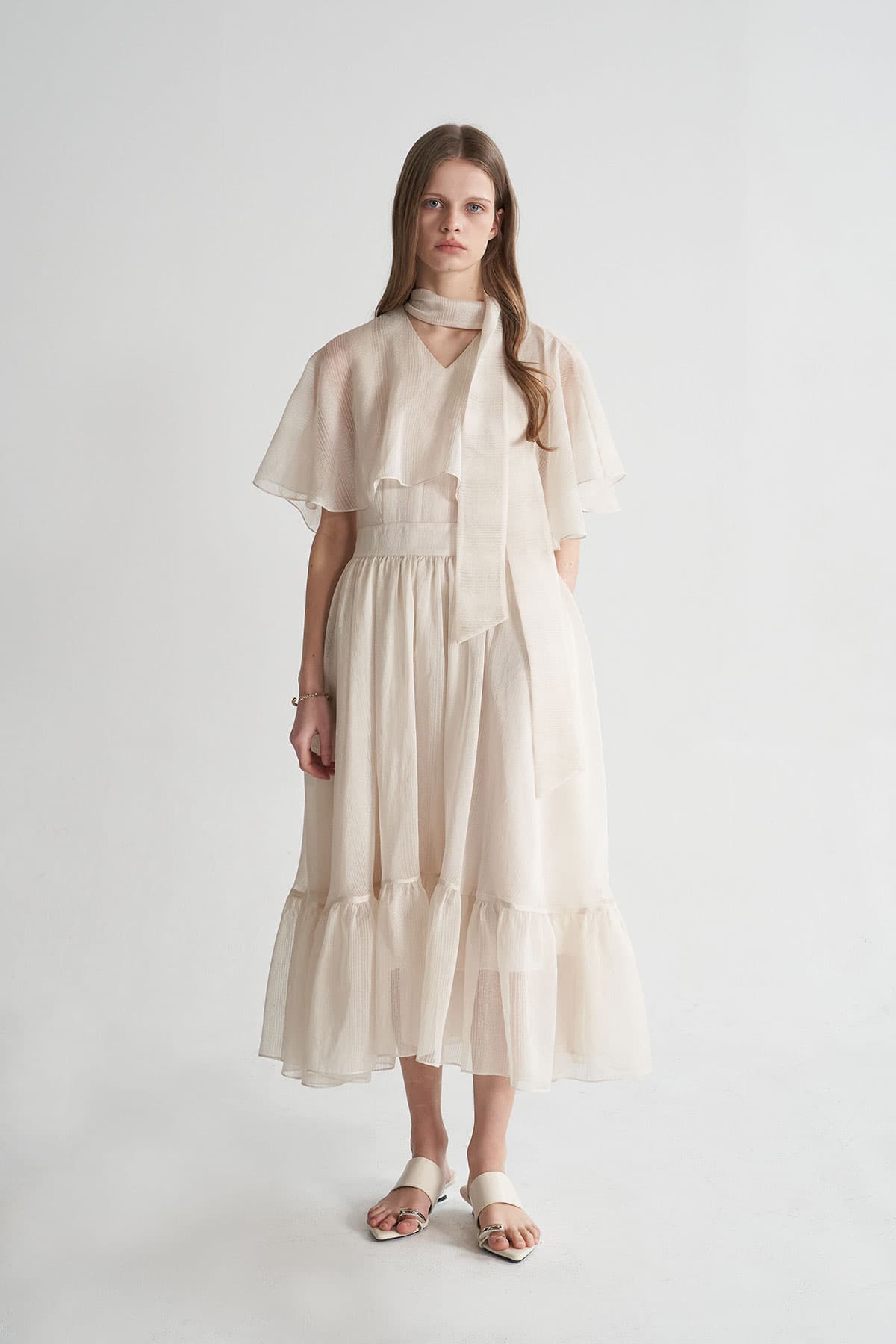 [CAHISIENNE 26SS] Structural Cape V-Neck Long Dress — vue 3