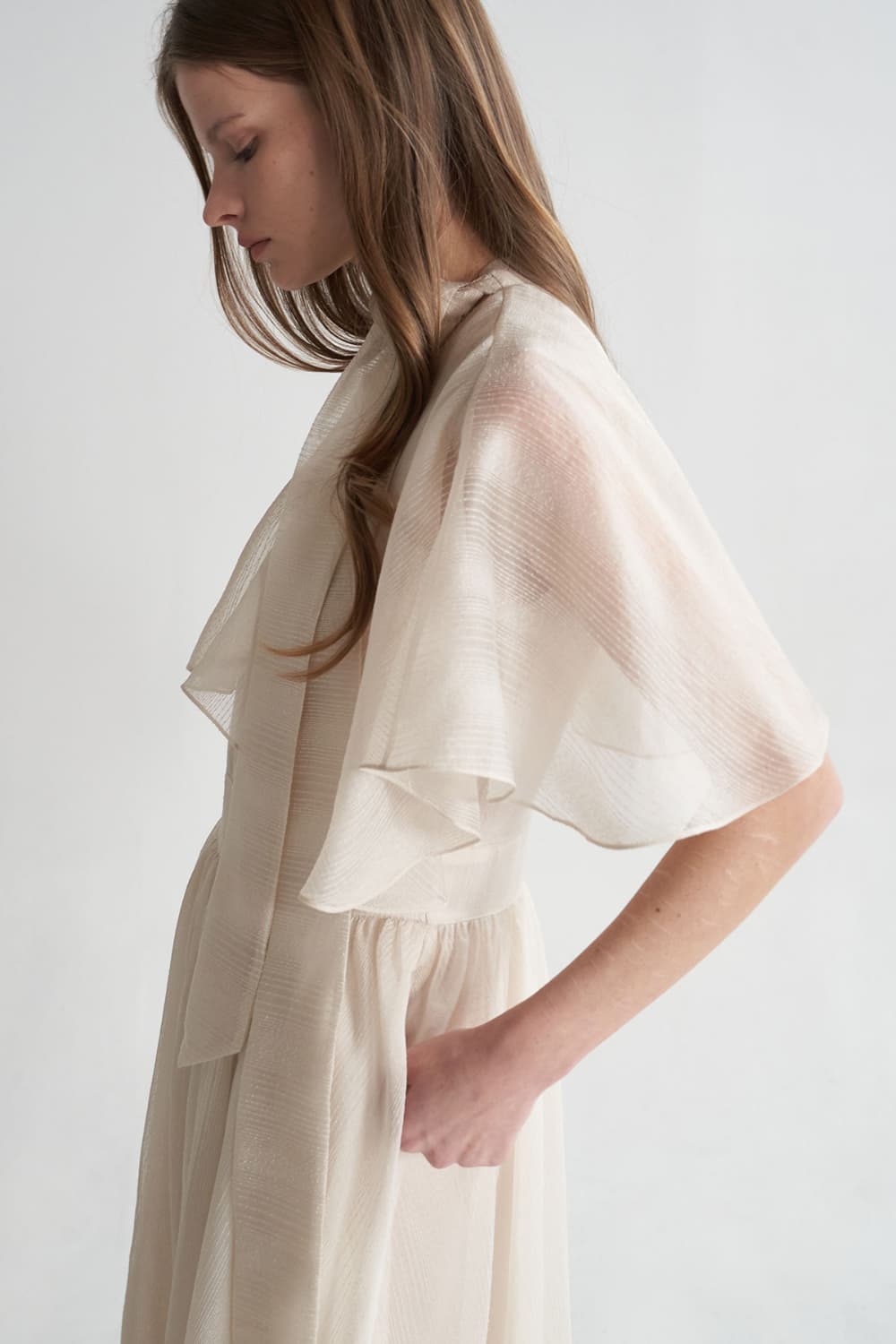 [CAHISIENNE 26SS] Structural Cape V-Neck Long Dress — vue 7