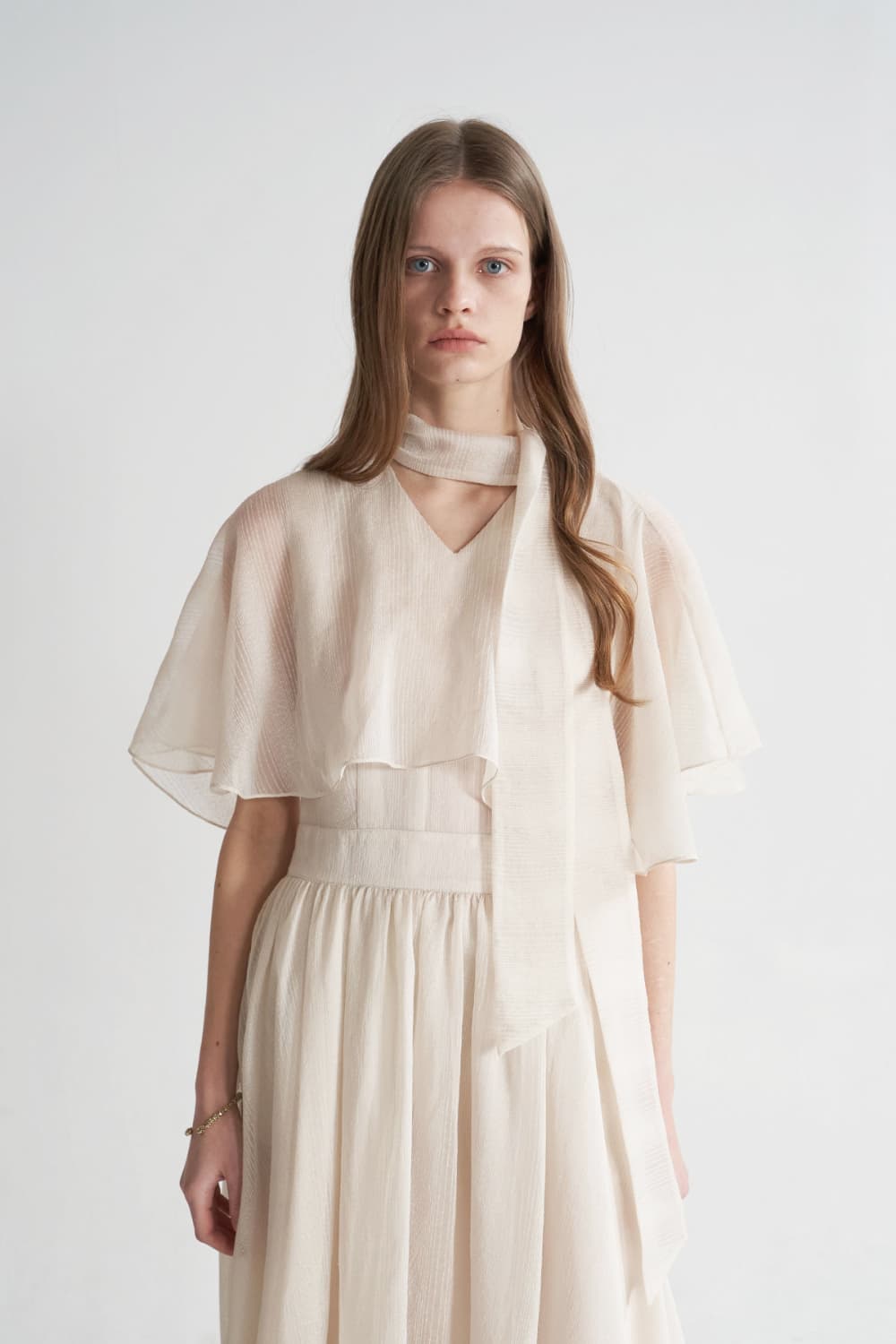 [CAHISIENNE 26SS] Structural Cape V-Neck Long Dress — vue 8