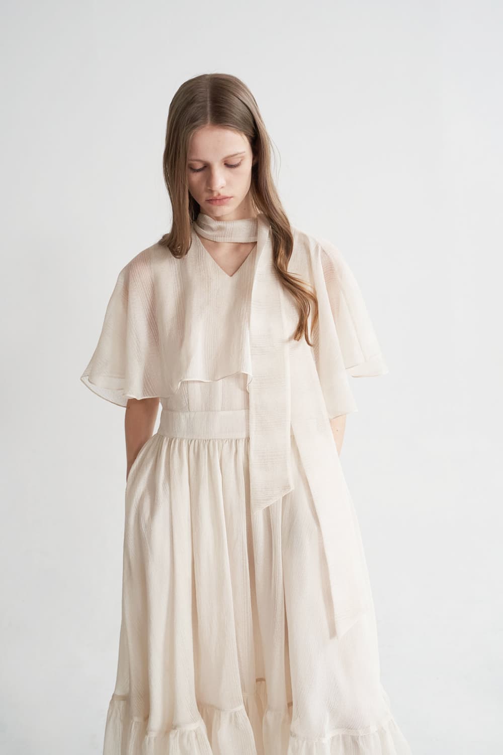 [CAHISIENNE 26SS] Structural Cape V-Neck Long Dress — vue 10