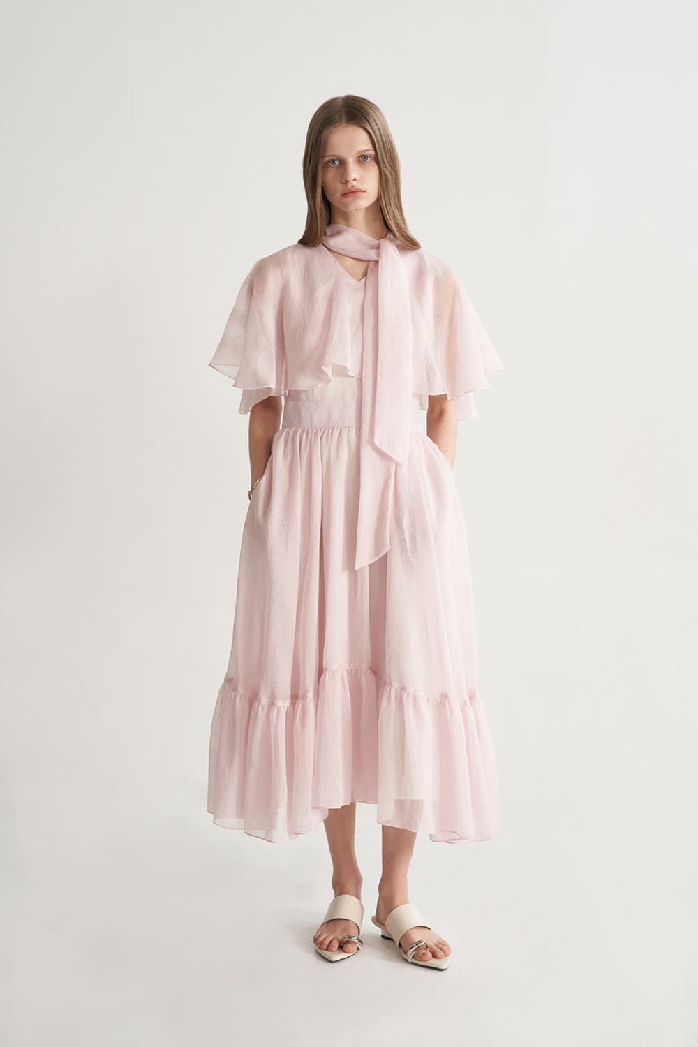 [CAHISIENNE 26SS] Structural Cape V-Neck Long Dress (Pink) — vue 14