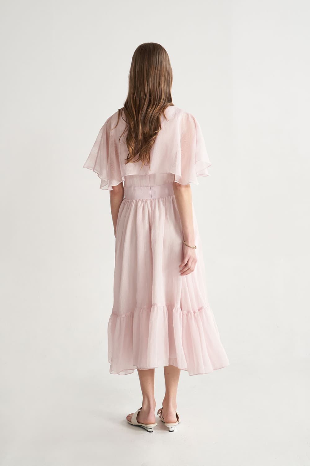 [CAHISIENNE 26SS] Structural Cape V-Neck Long Dress (Pink) — vue 15