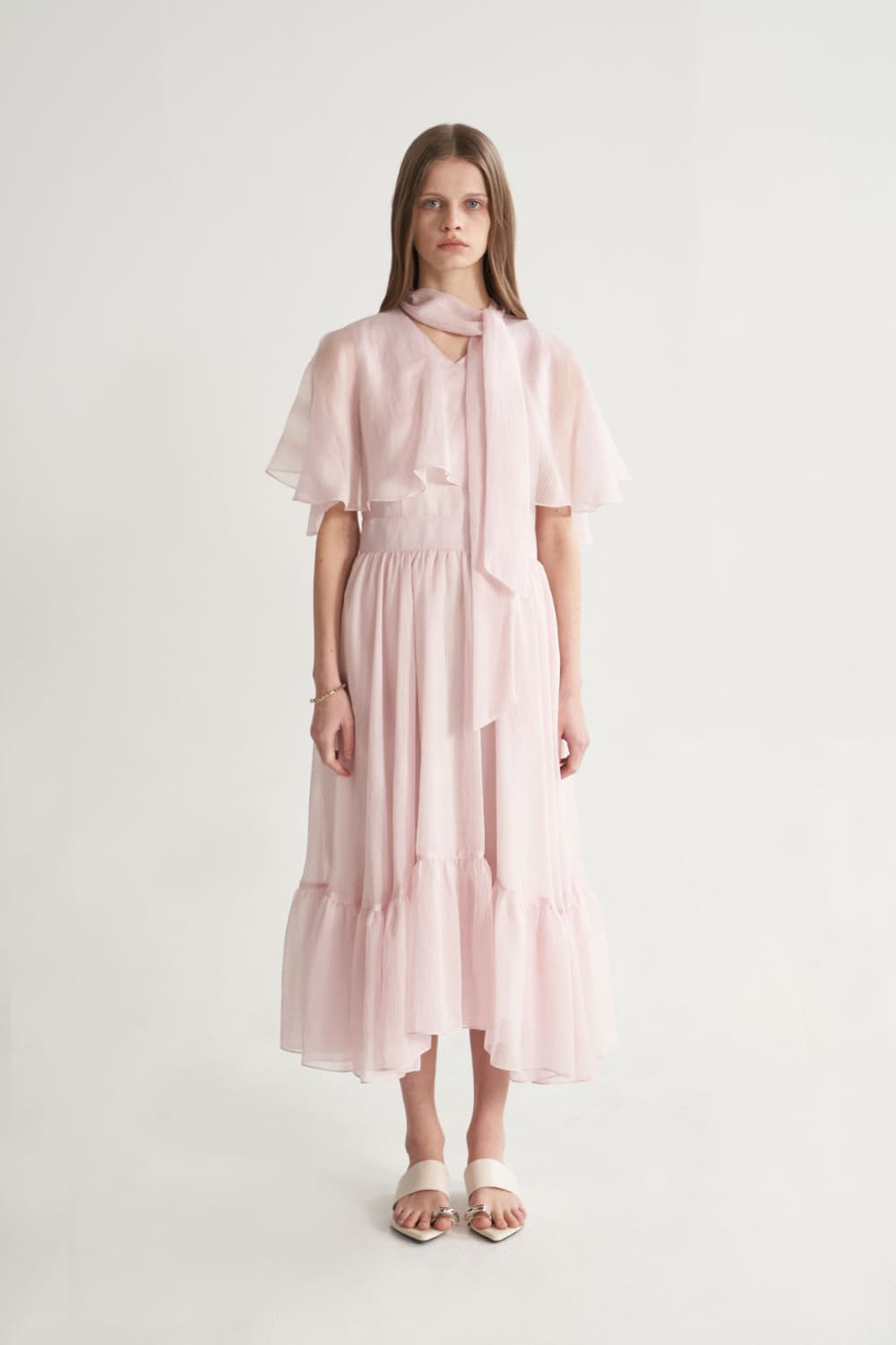 [CAHISIENNE 26SS] Structural Cape V-Neck Long Dress (Pink) — vue 16