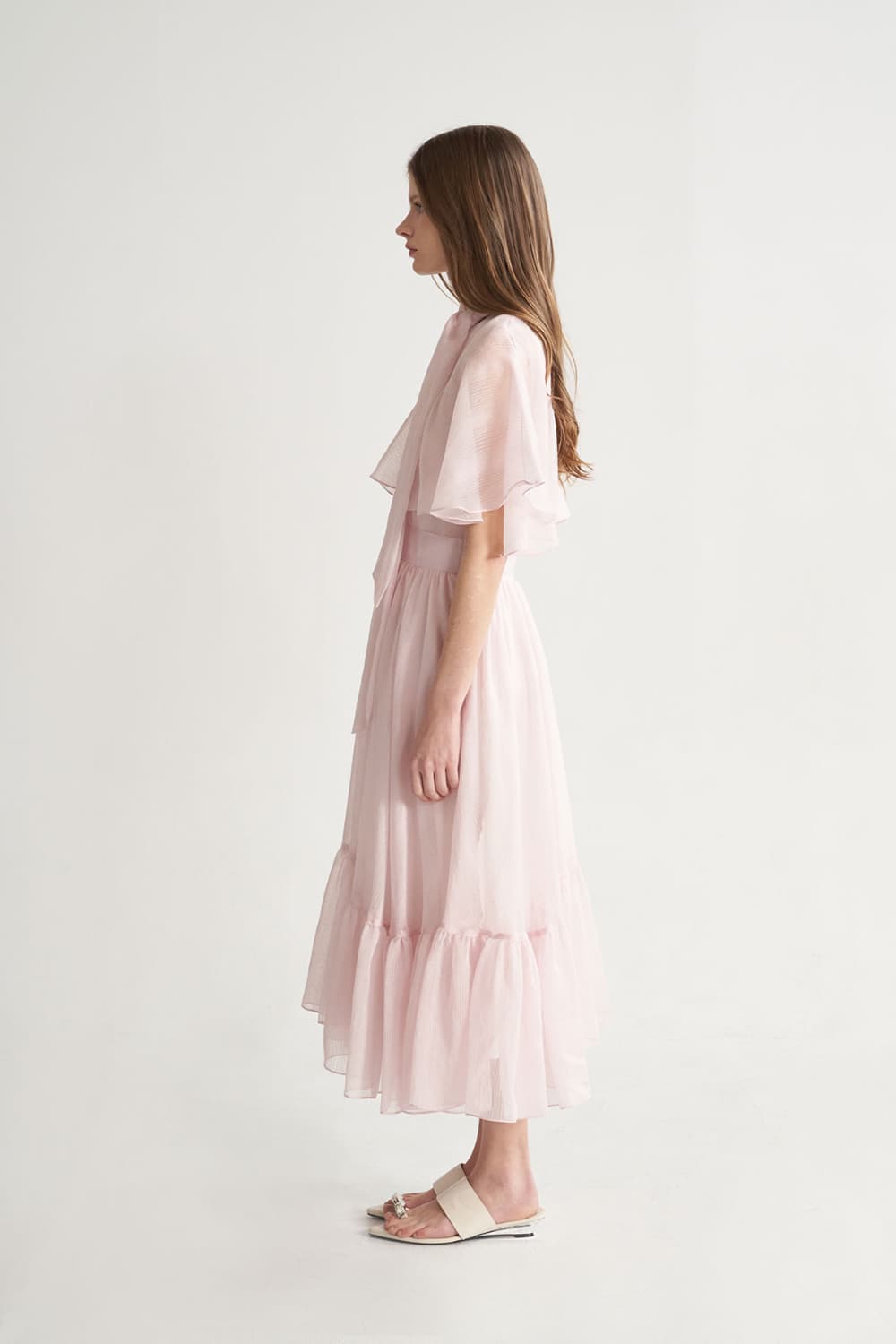 [CAHISIENNE 26SS] Structural Cape V-Neck Long Dress (Pink) — vue 17
