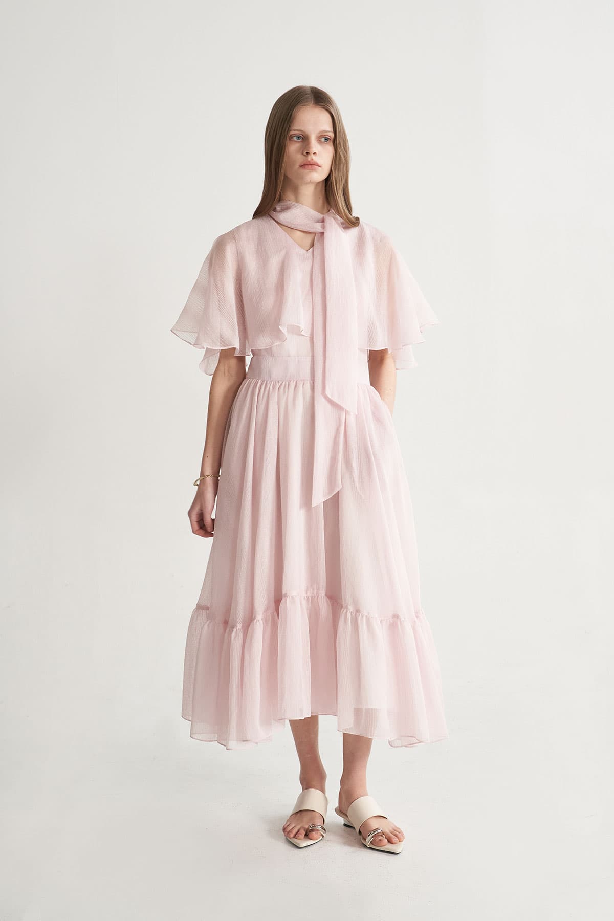 [CAHISIENNE 26SS] Structural Cape V-Neck Long Dress (Pink) — vue 3