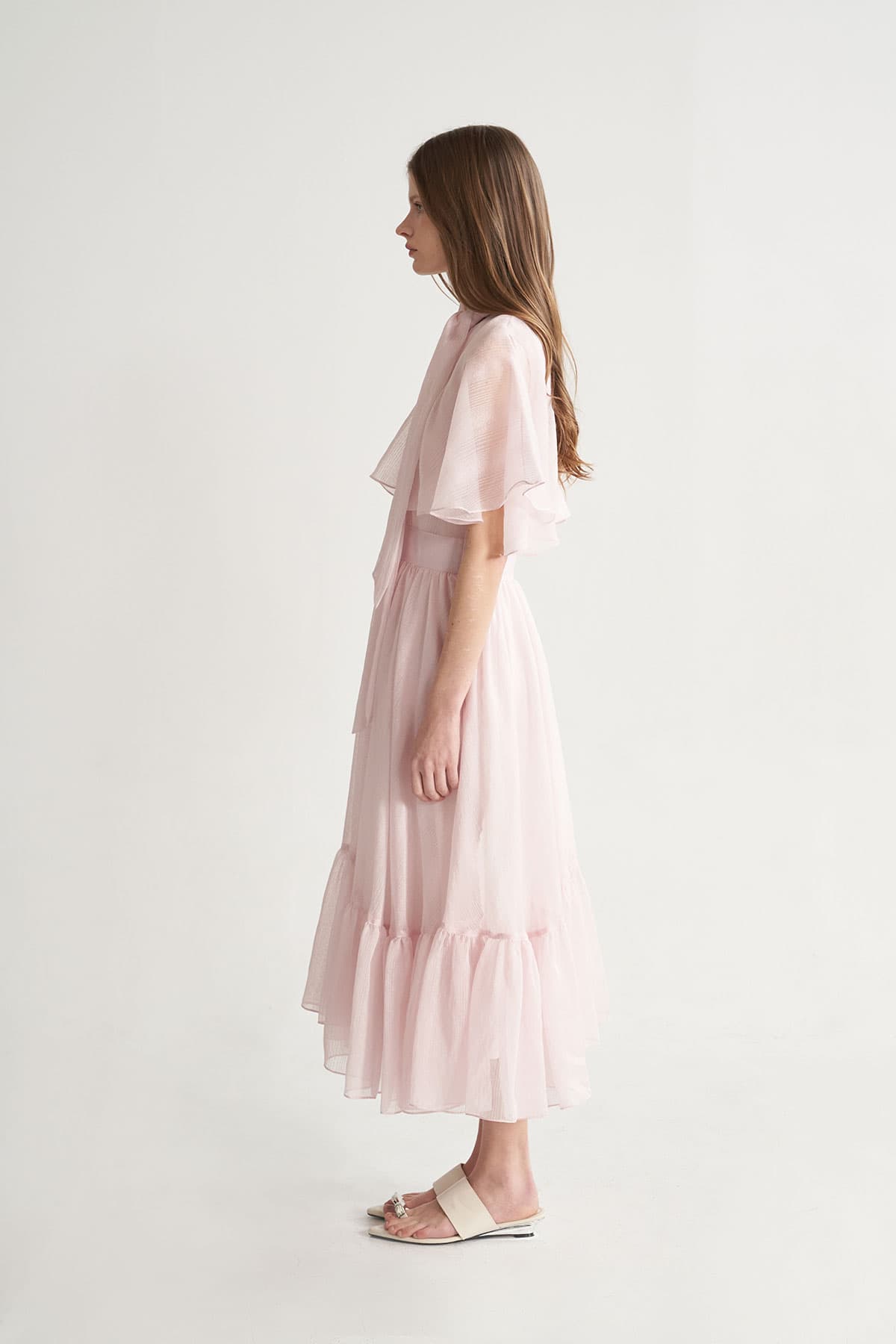 [CAHISIENNE 26SS] Structural Cape V-Neck Long Dress (Pink) — vue 4