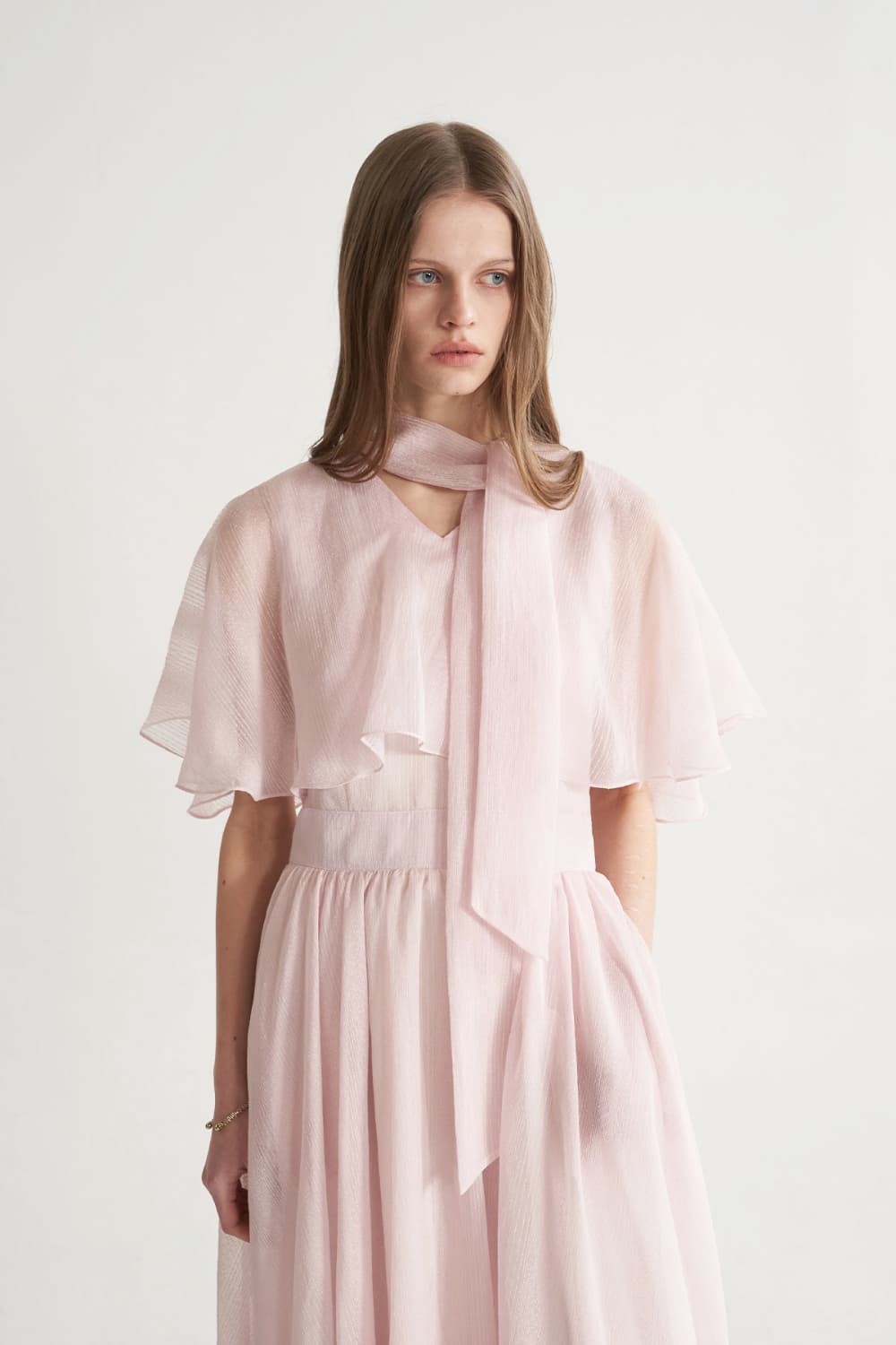 [CAHISIENNE 26SS] Structural Cape V-Neck Long Dress (Pink) — vue 7
