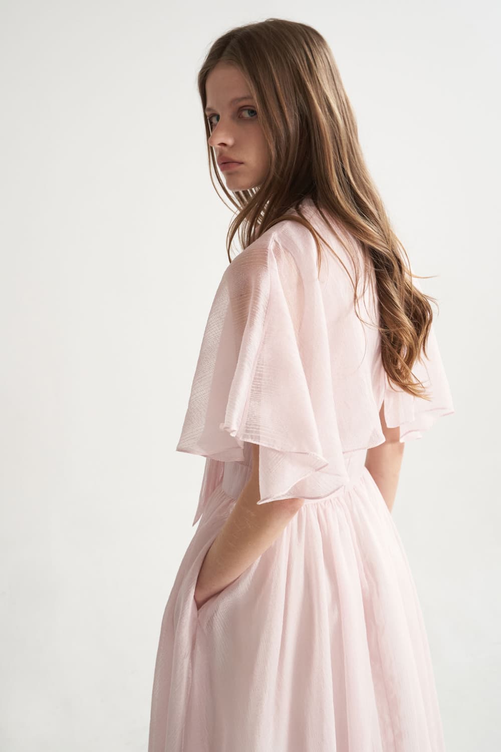 [CAHISIENNE 26SS] Structural Cape V-Neck Long Dress (Pink) — vue 9