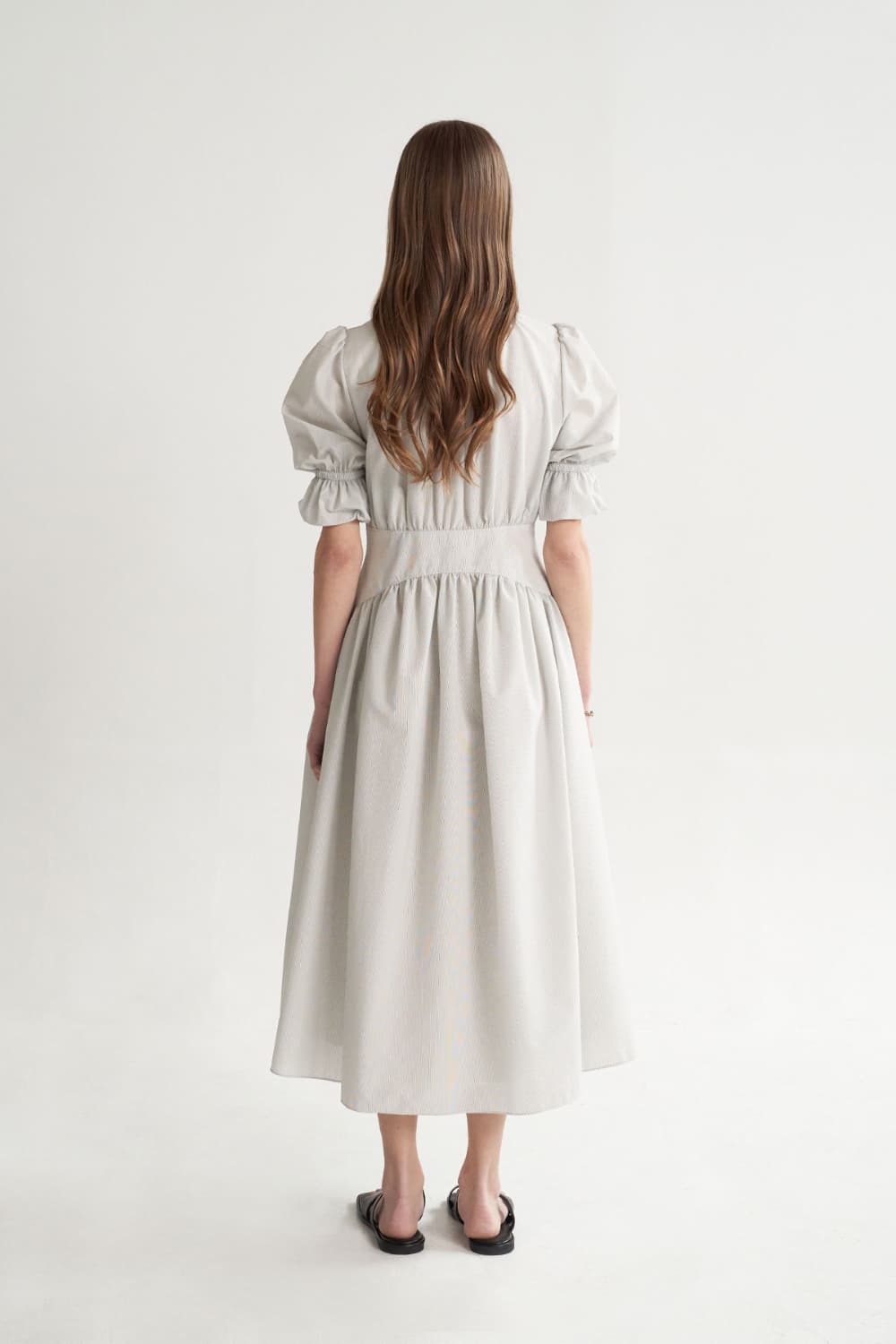 [CAHISIENNE 26SS] Structural Ball-Button V-Neck Long Dress — vue 15