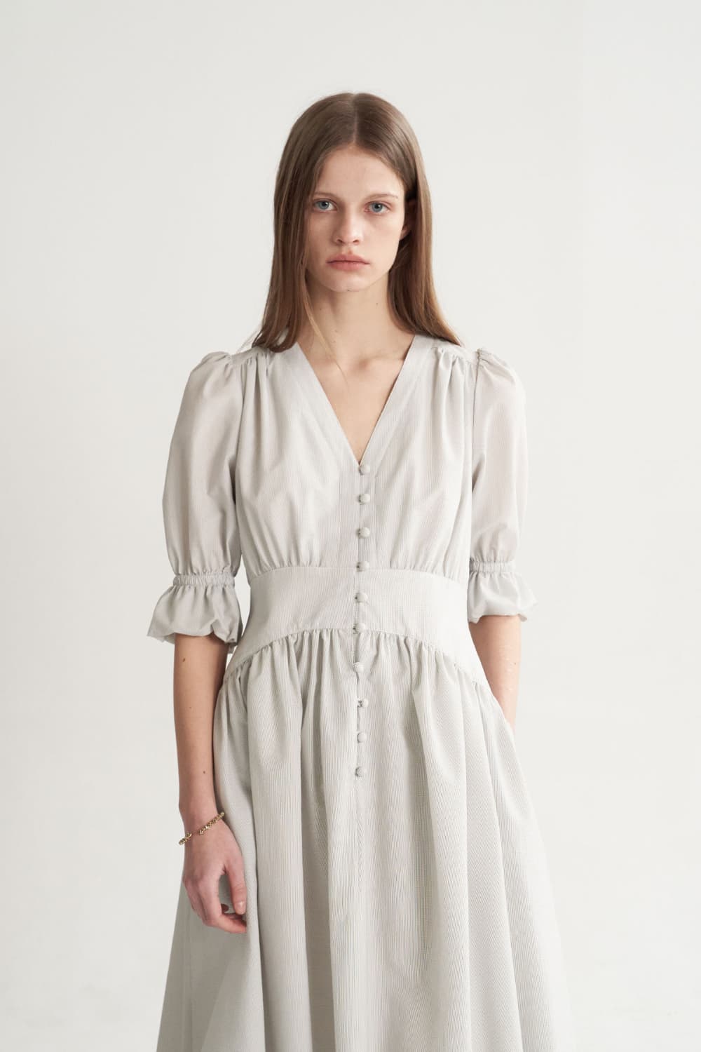 [CAHISIENNE 26SS] Structural Ball-Button V-Neck Long Dress — vue 8