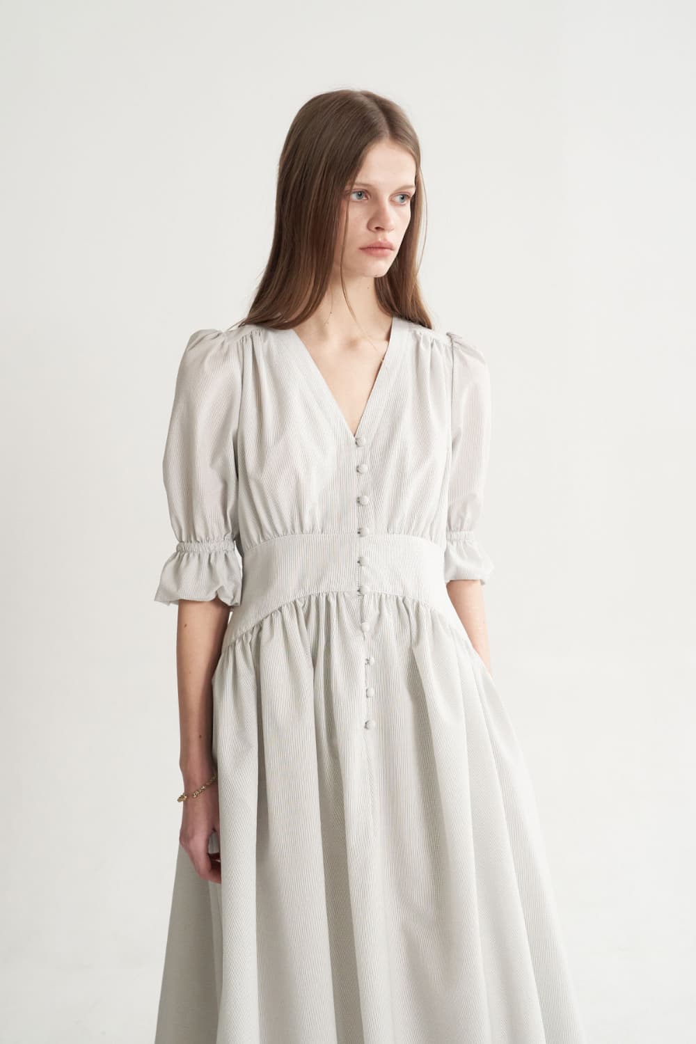 [CAHISIENNE 26SS] Structural Ball-Button V-Neck Long Dress — vue 9