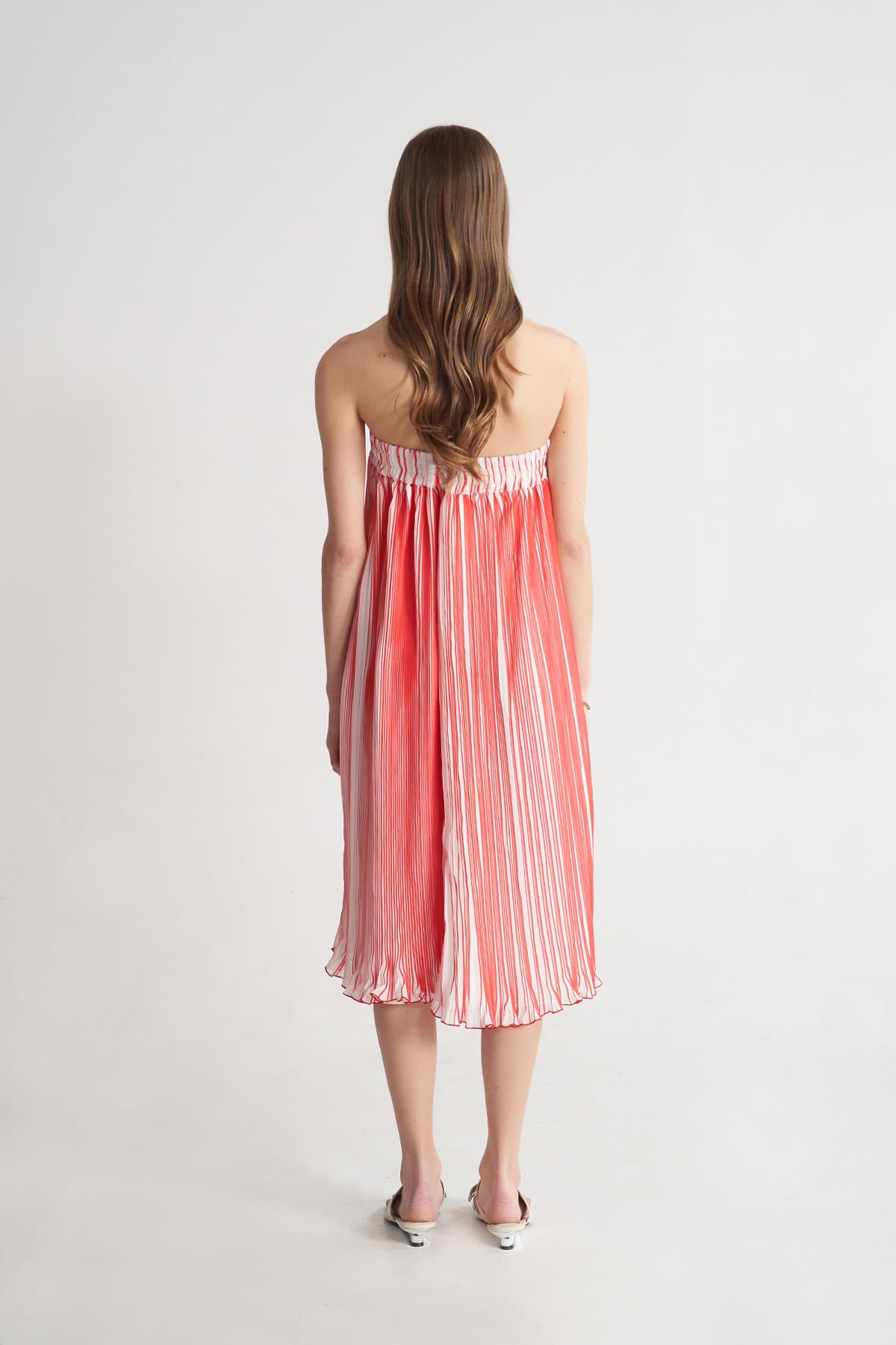 [CAHISIENNE 26SS] Red & White Pleated Off-Shoulder Banded Dress — vue 5