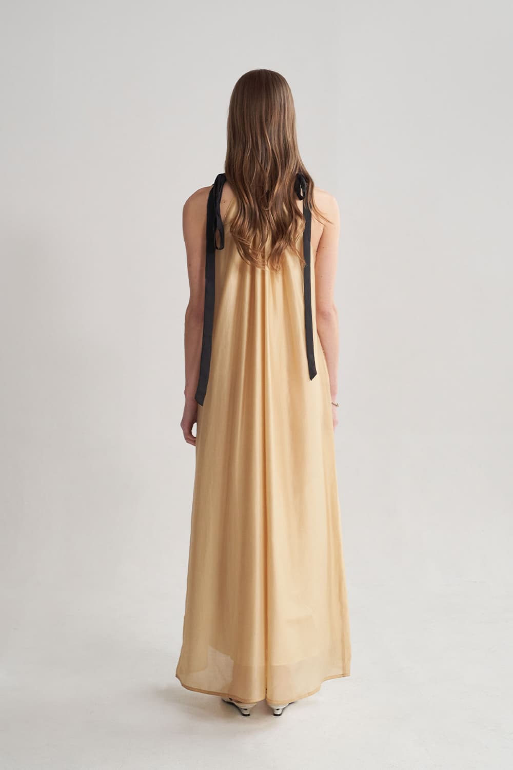 [CAHISIENNE 26SS] Gold Bead Ribbon Shoulder Maxi Dress — vue 15