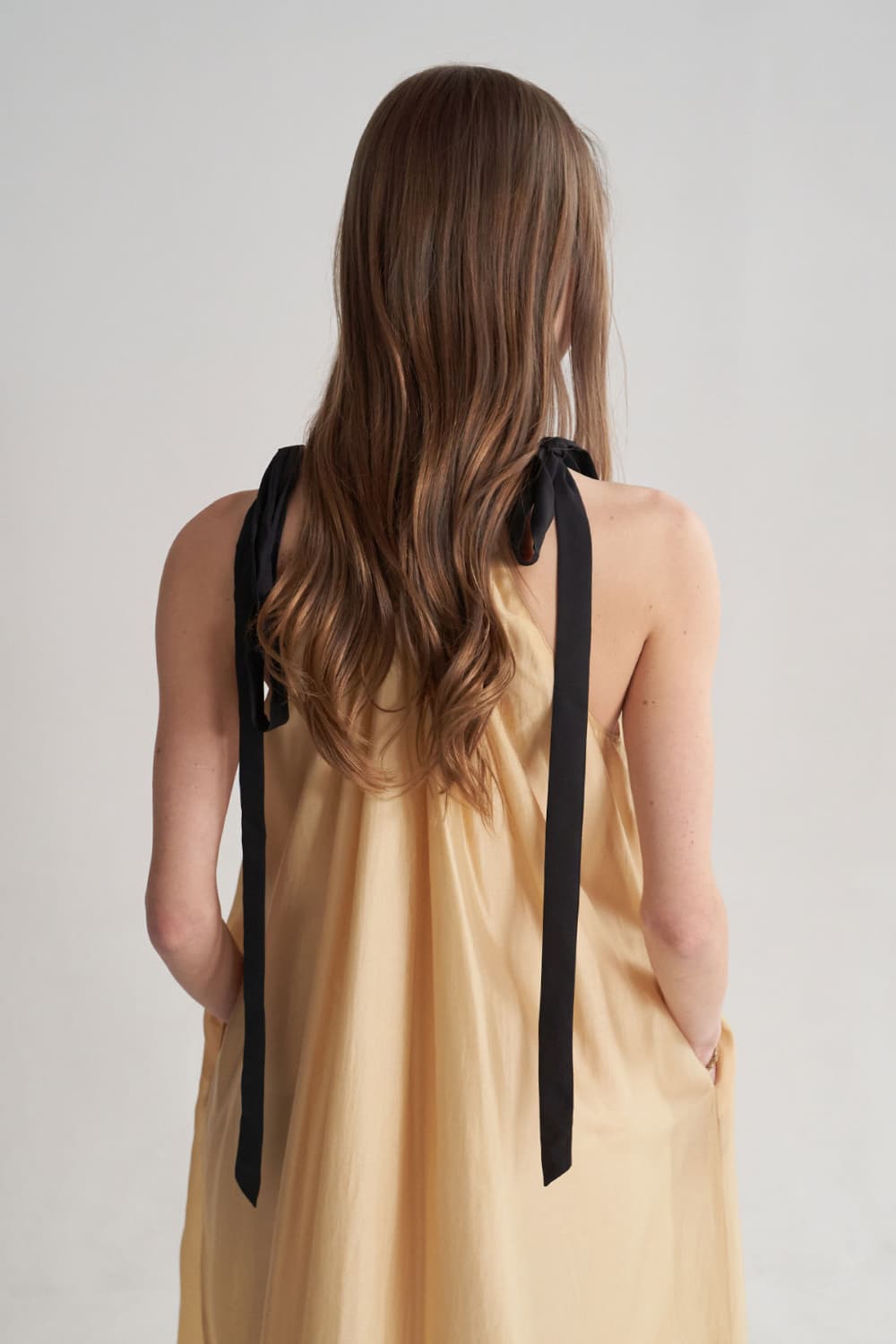 [CAHISIENNE 26SS] Gold Bead Ribbon Shoulder Maxi Dress — vue 10