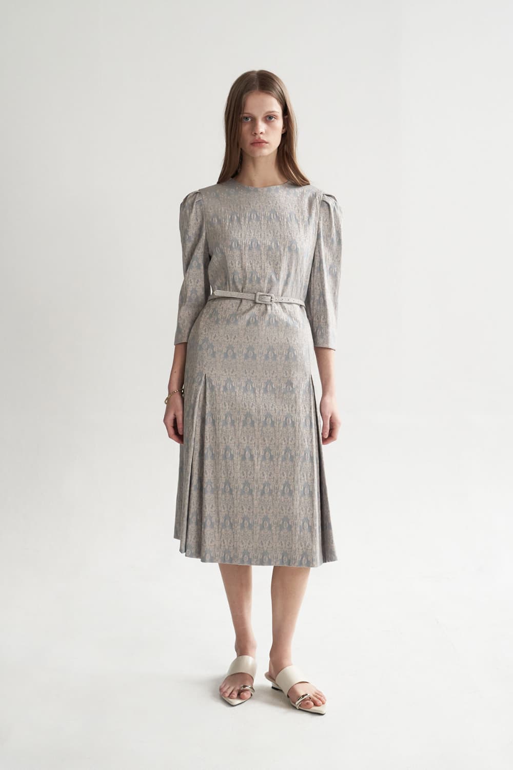 [CAHISIENNE 26SS] Wedding-Guest Embroidered H-Line Midi Dress (Dark Sky Blue) — vue 11