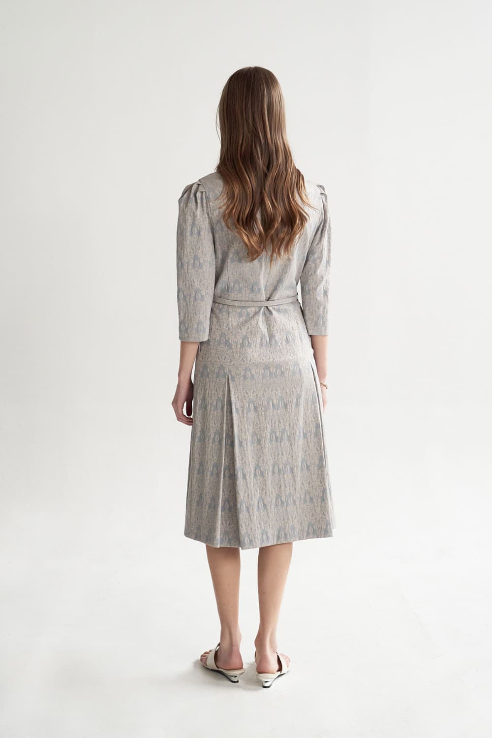 [CAHISIENNE 26SS] Wedding-Guest Embroidered H-Line Midi Dress (Dark Sky Blue) — vue 12