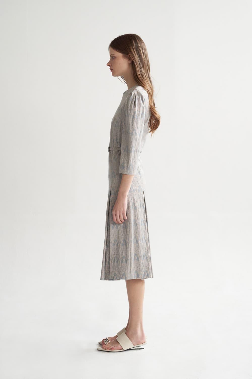 [CAHISIENNE 26SS] Wedding-Guest Embroidered H-Line Midi Dress (Dark Sky Blue) — vue 14