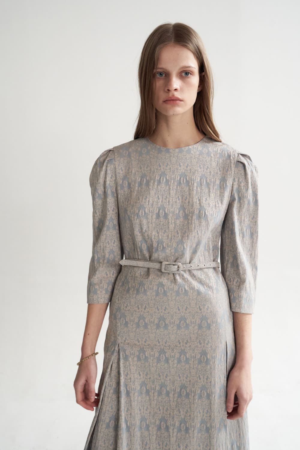 [CAHISIENNE 26SS] Wedding-Guest Embroidered H-Line Midi Dress (Dark Sky Blue) — vue 8