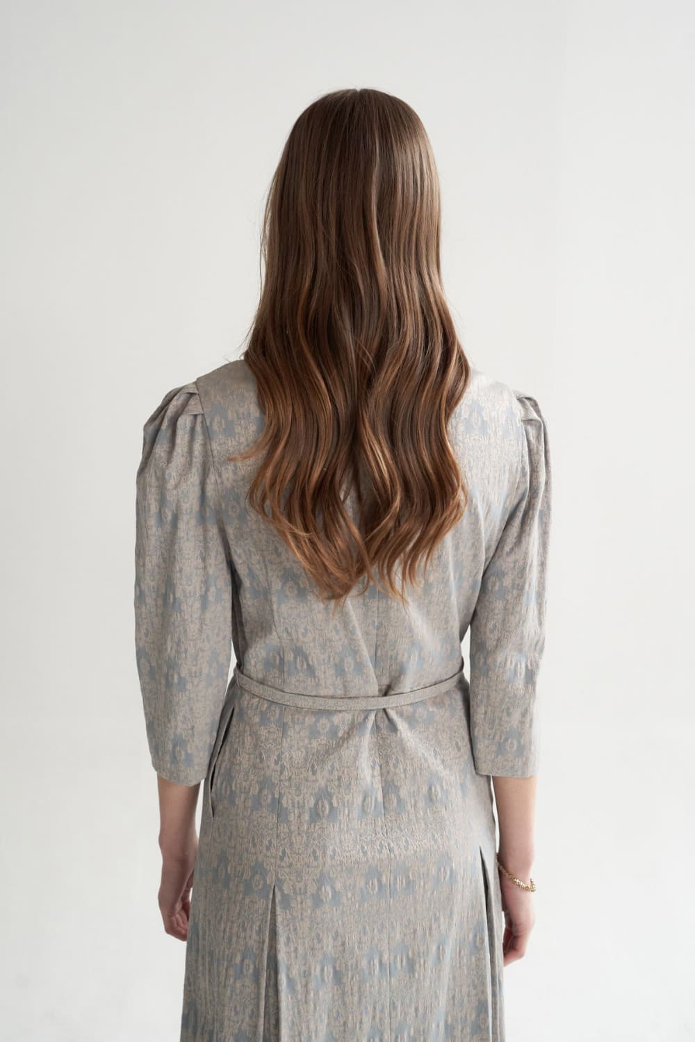 [CAHISIENNE 26SS] Wedding-Guest Embroidered H-Line Midi Dress (Dark Sky Blue) — vue 10